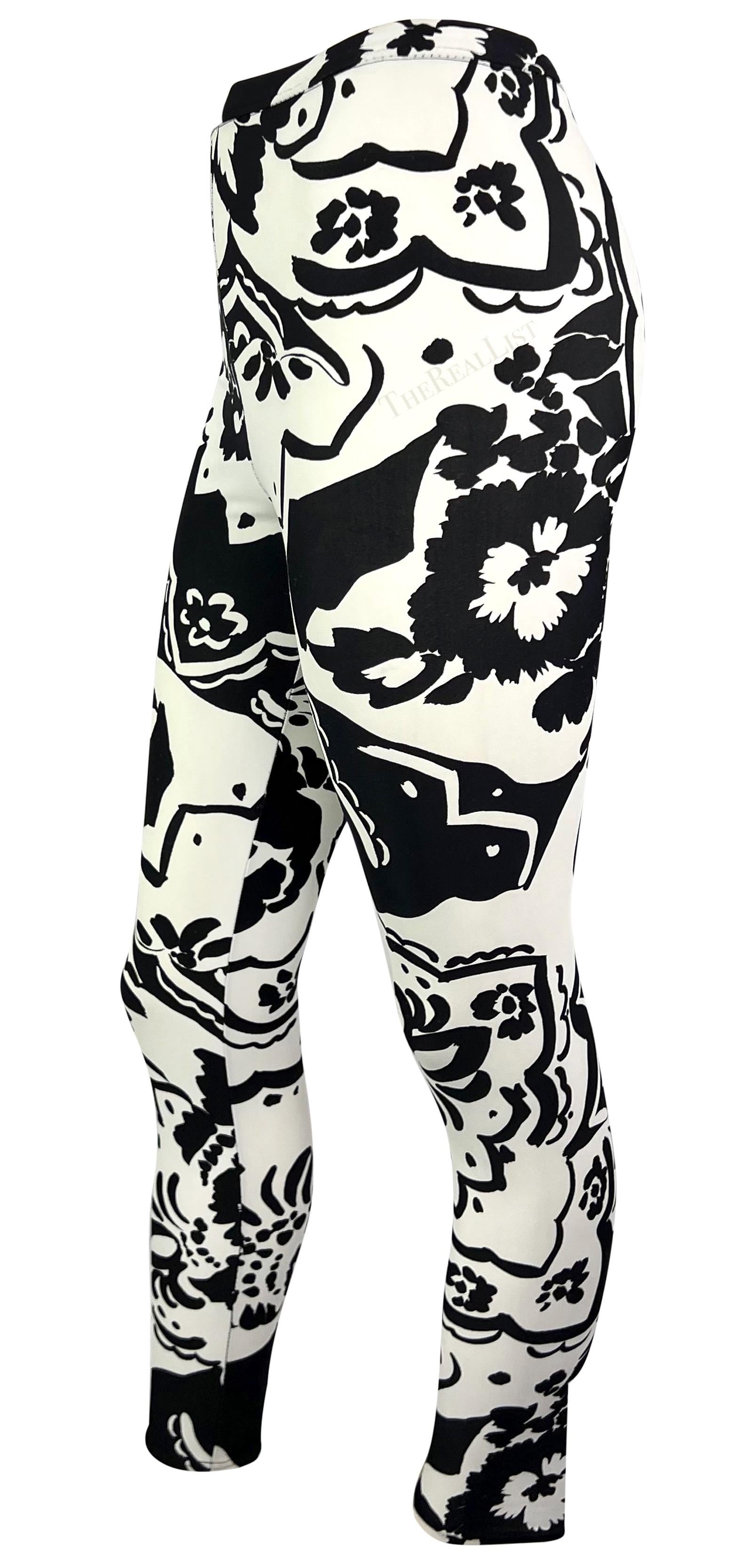 1990 Gianni Versace Black White Abstract Floral Leggings Tights In Excellent Condition For Sale In West Hollywood, CA