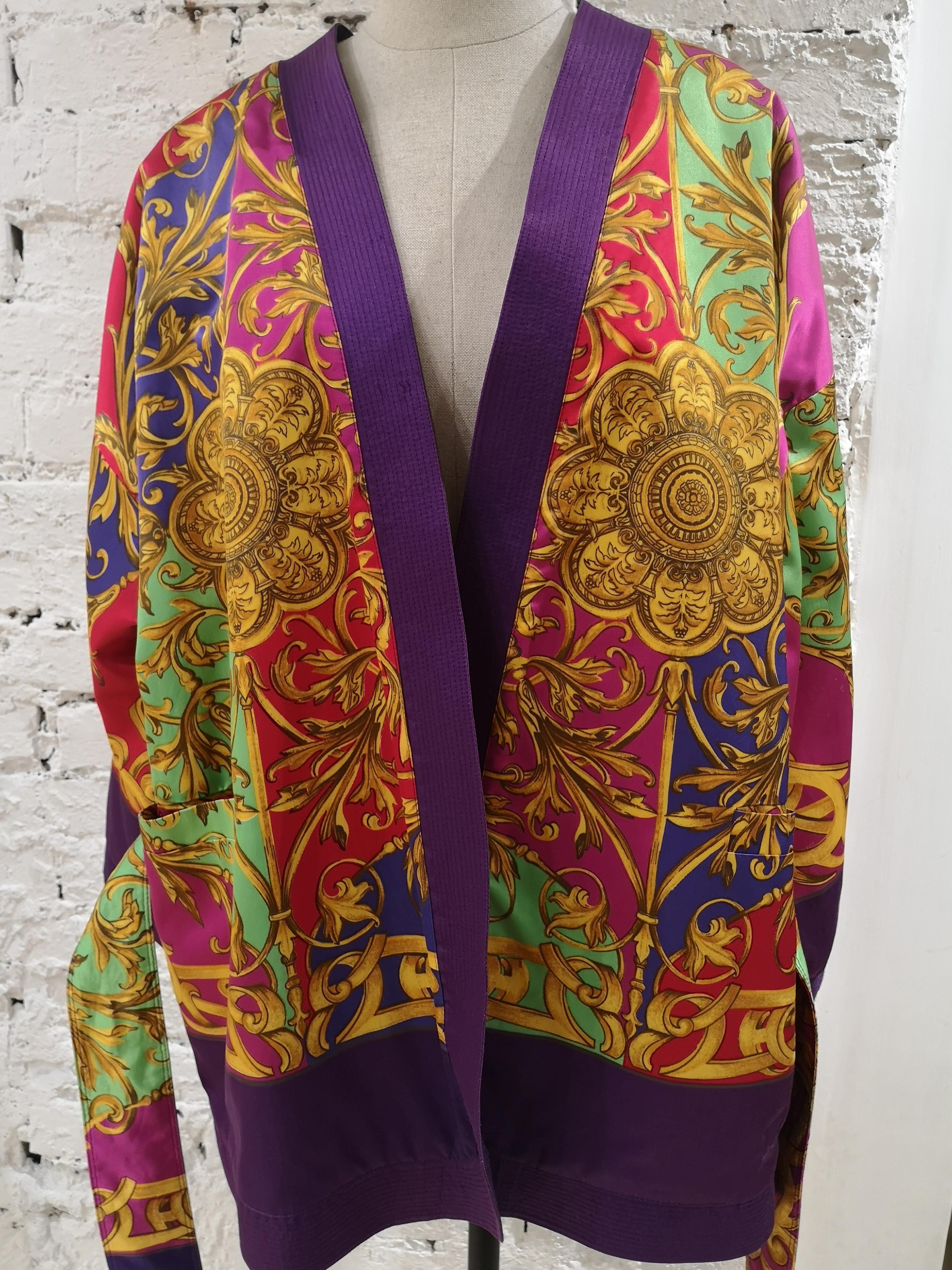 1990 Gianni Versace Vintage mehrfarbiger Kimono im Angebot 7