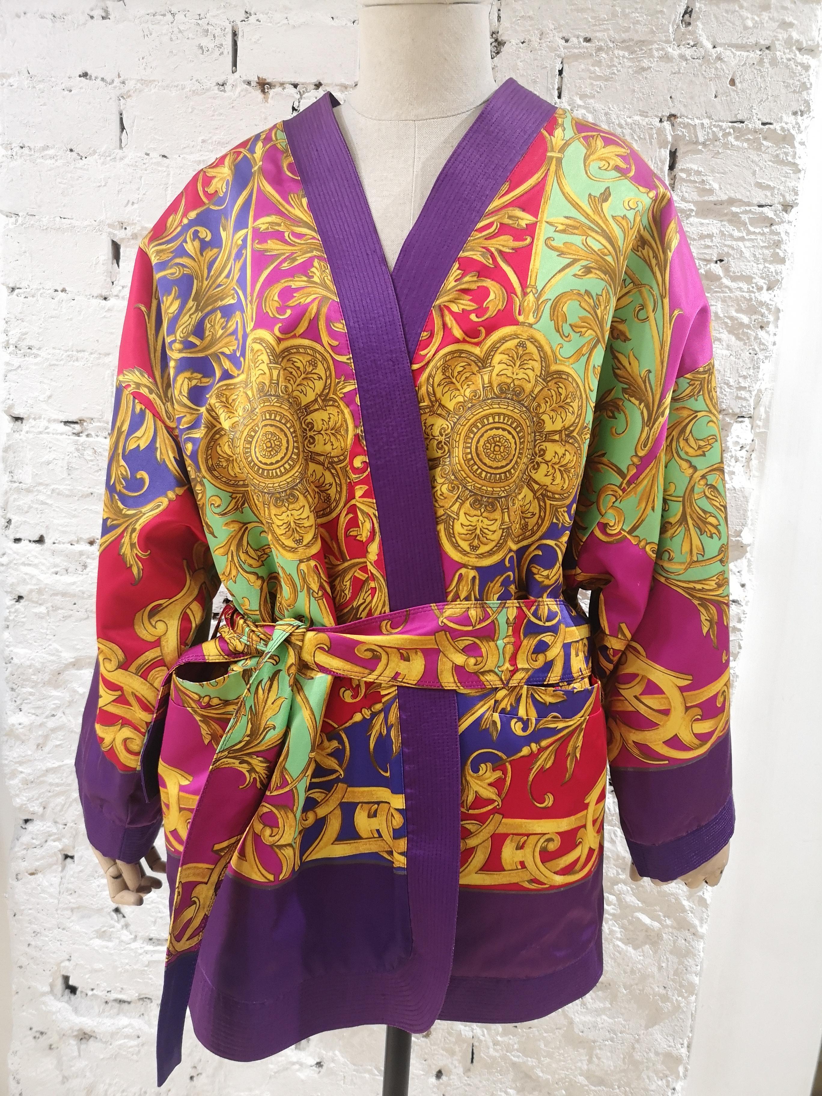 1990 Gianni Versace Vintage mehrfarbiger Kimono im Angebot 11