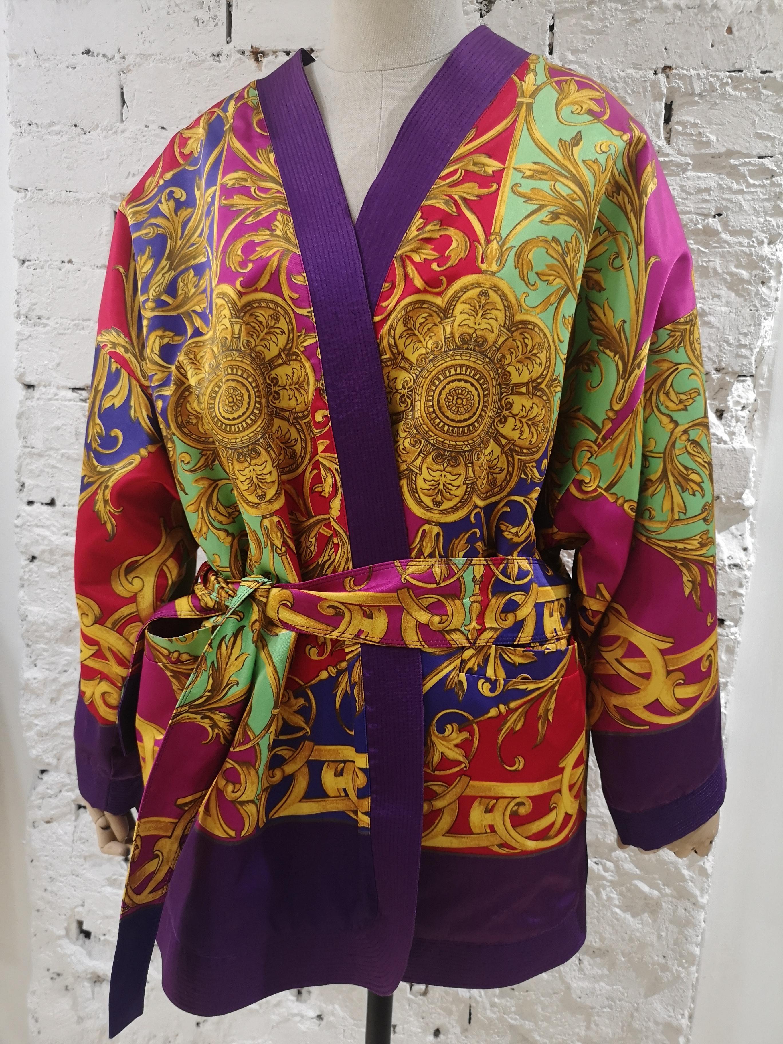 1990 Gianni Versace Vintage mehrfarbiger Kimono im Angebot 12