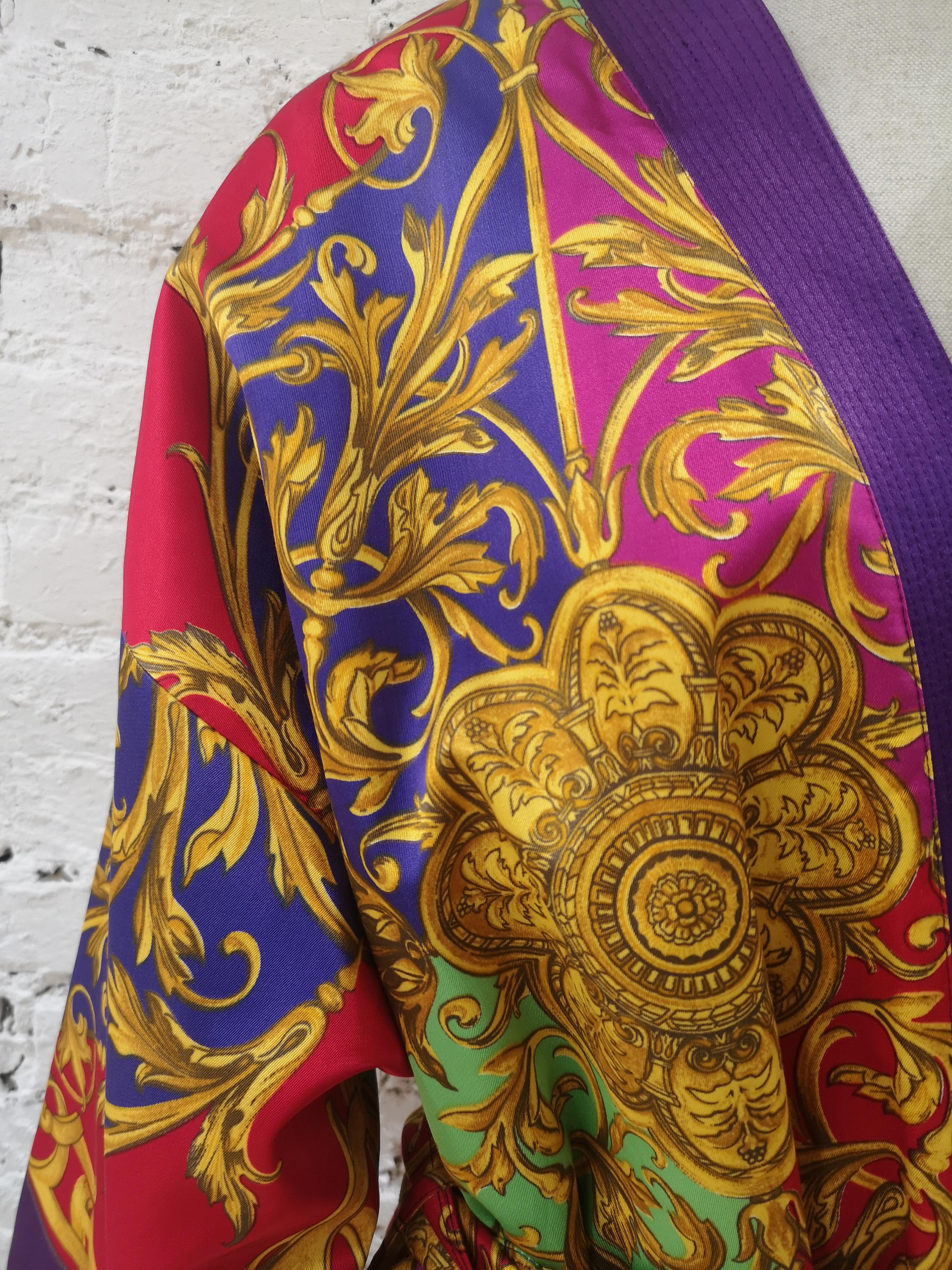 1990 Gianni Versace Vintage mehrfarbiger Kimono im Angebot 15
