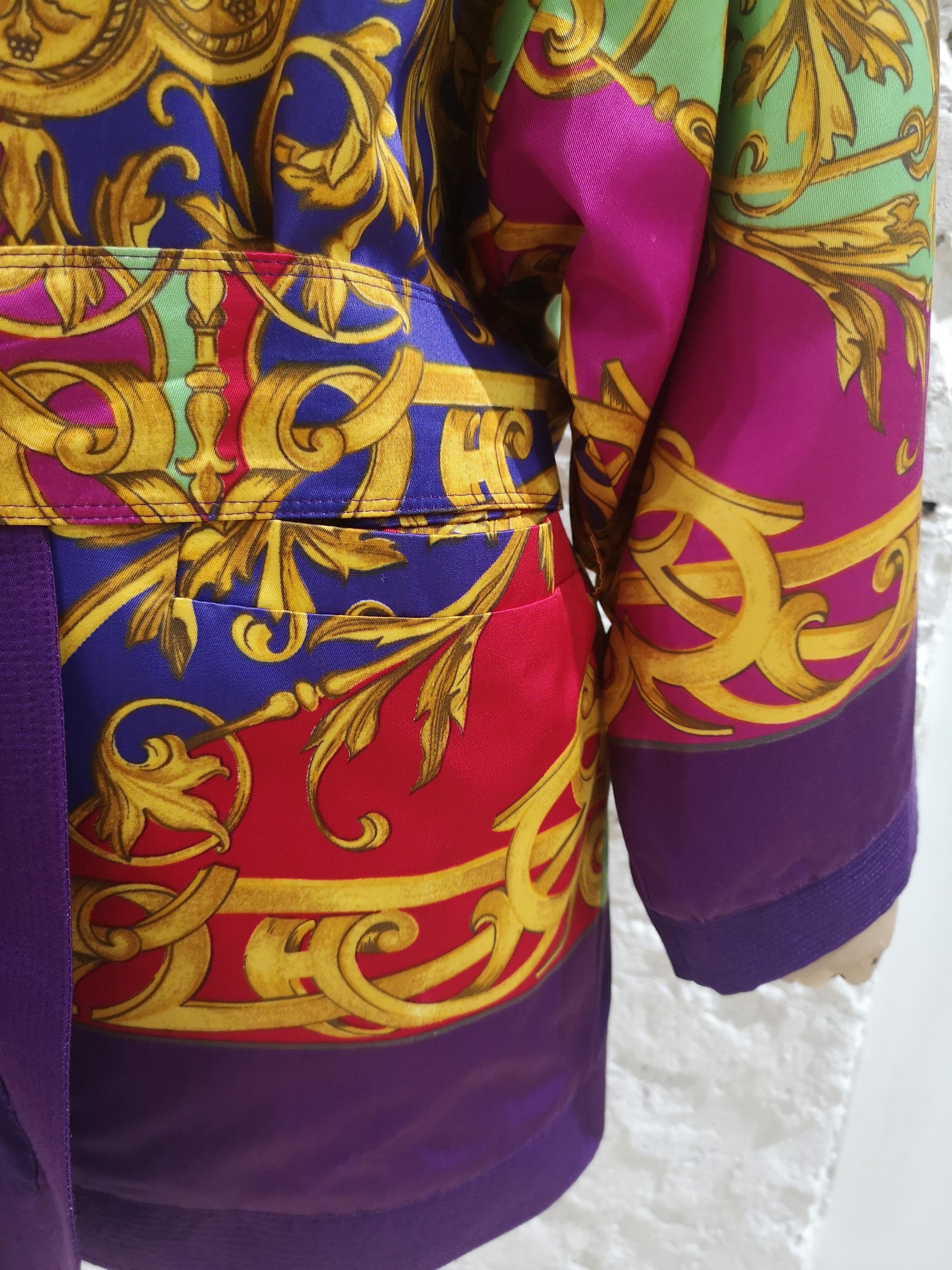 1990 Gianni Versace Vintage mehrfarbiger Kimono (Braun) im Angebot