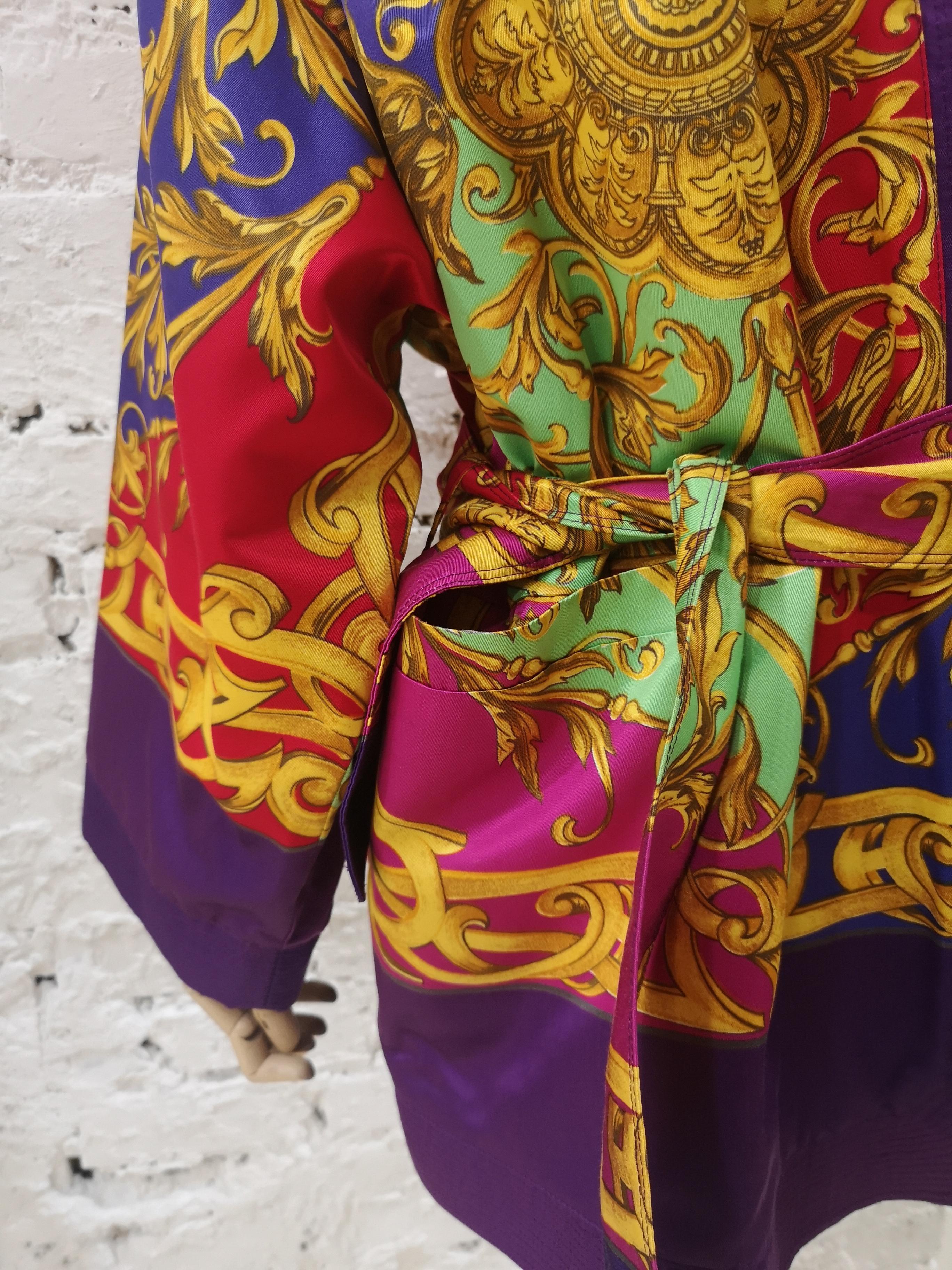 1990 Gianni Versace Vintage mehrfarbiger Kimono im Zustand „Hervorragend“ im Angebot in Capri, IT