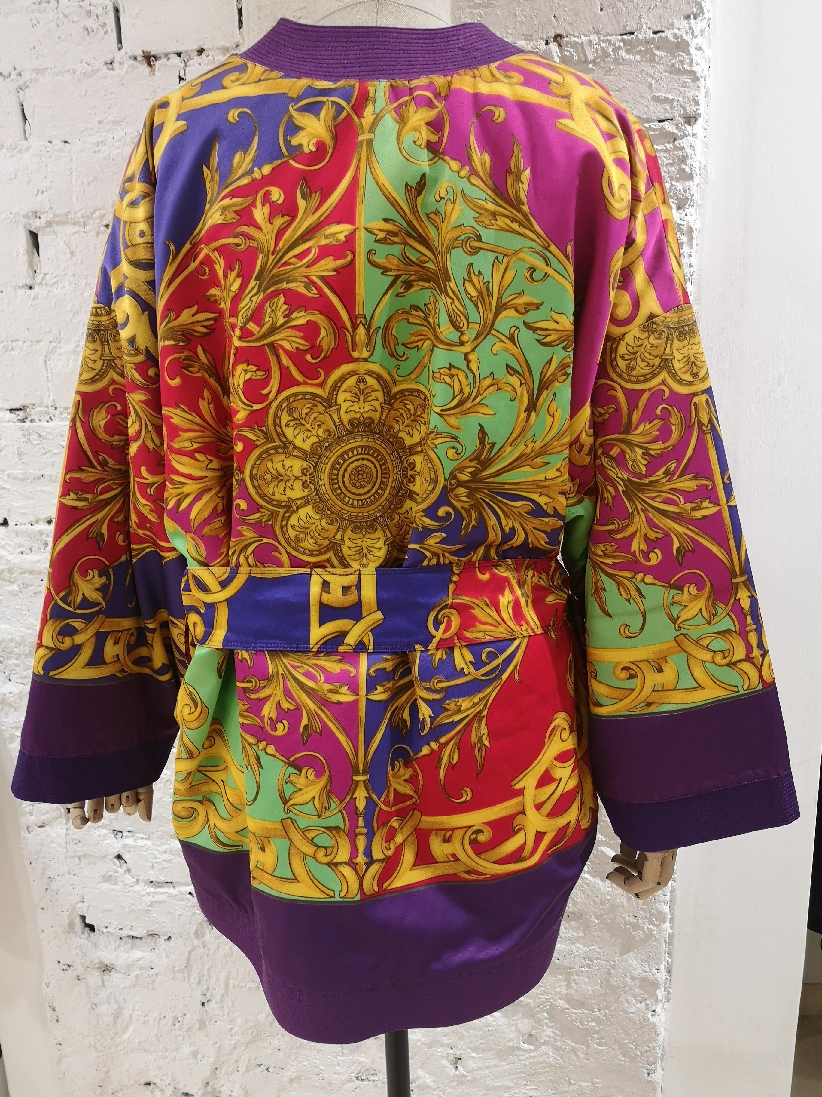 1990 Gianni Versace Vintage mehrfarbiger Kimono für Damen oder Herren im Angebot