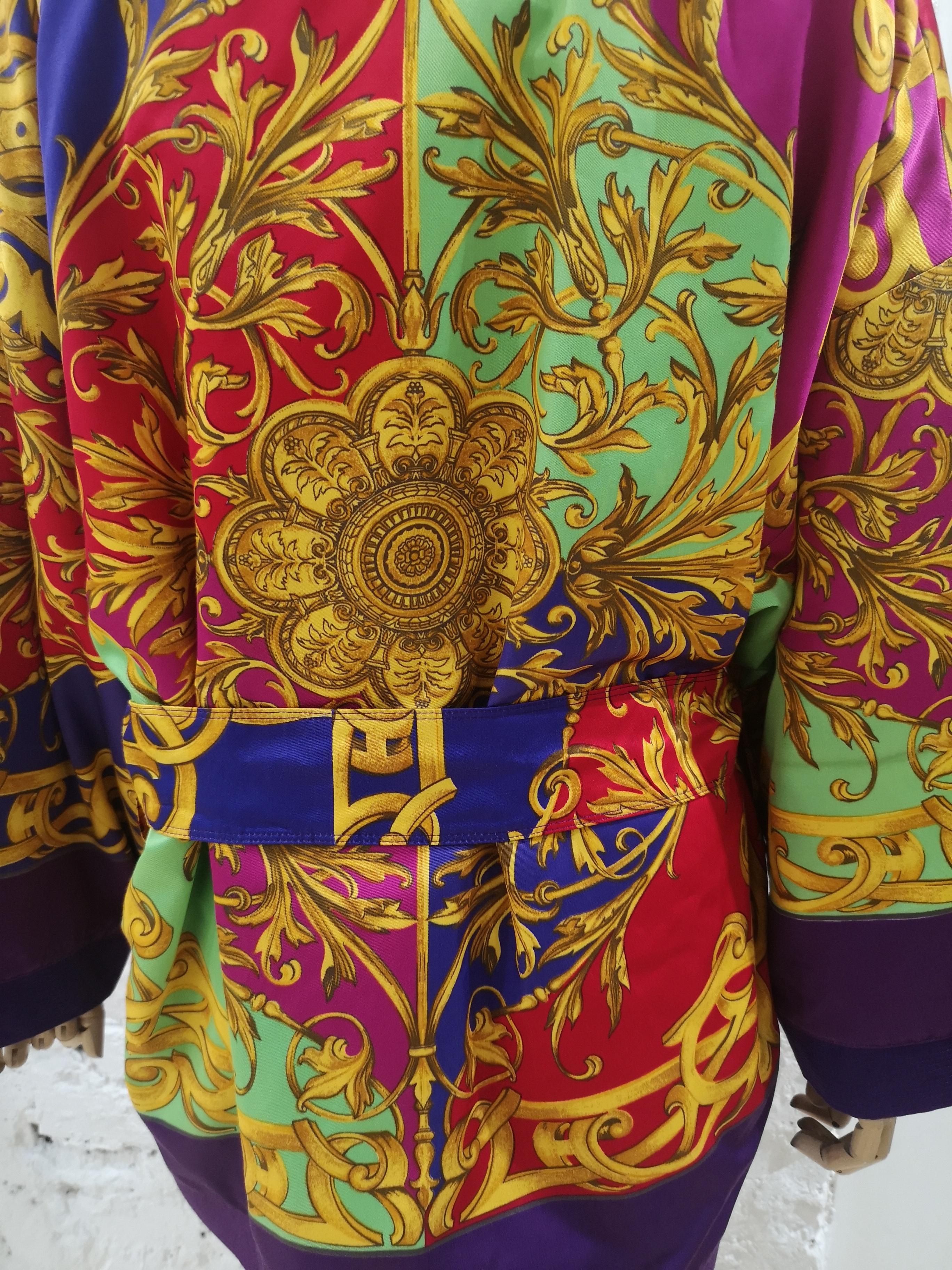 1990 Gianni Versace Vintage mehrfarbiger Kimono im Angebot 2