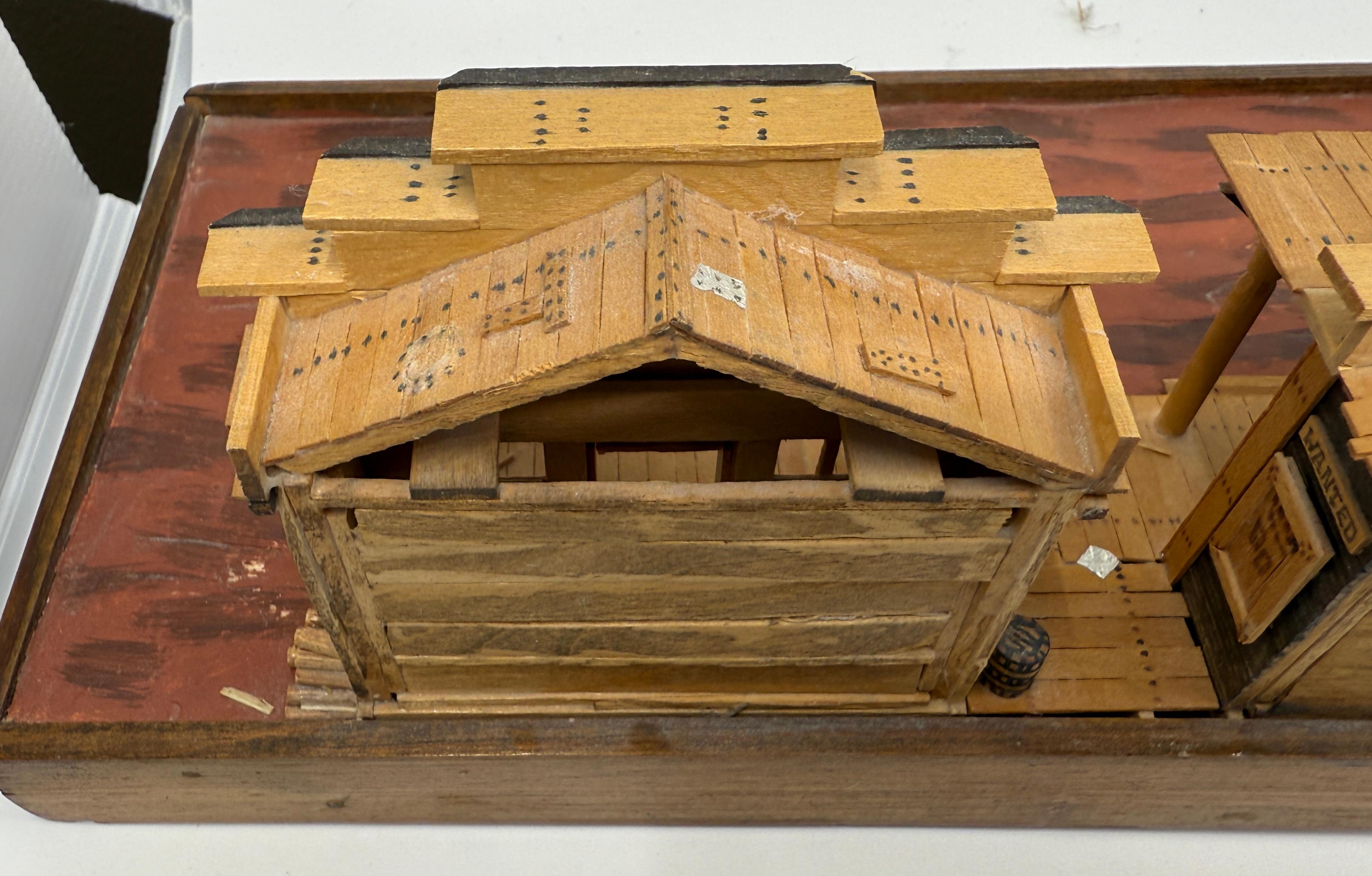 1990 Modello architettonico artigianale di arte popolare della città del selvaggio west con saloon in vendita 9