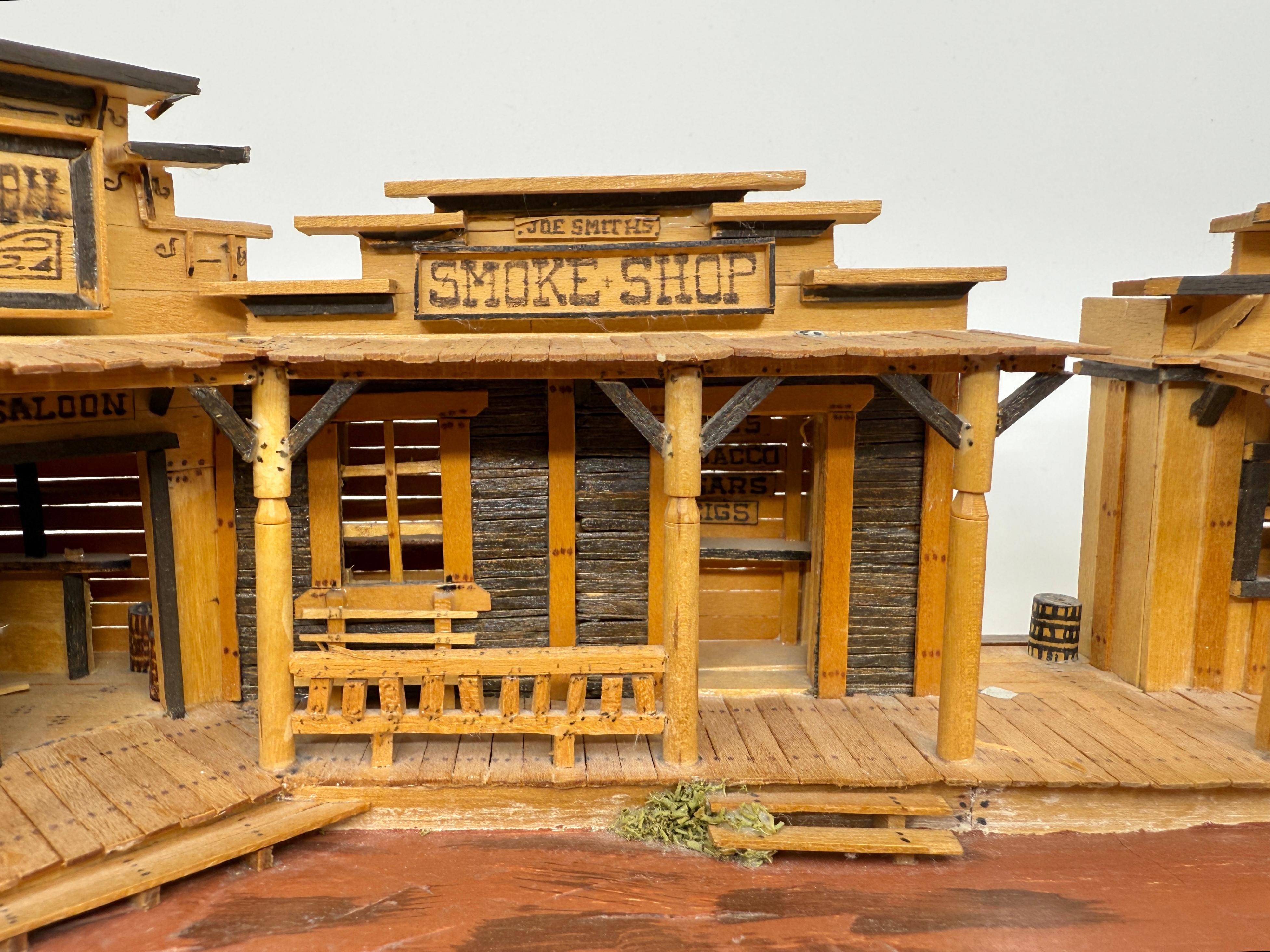 1990 Modello architettonico artigianale di arte popolare della città del selvaggio west con saloon In condizioni buone in vendita a Palm Springs, CA