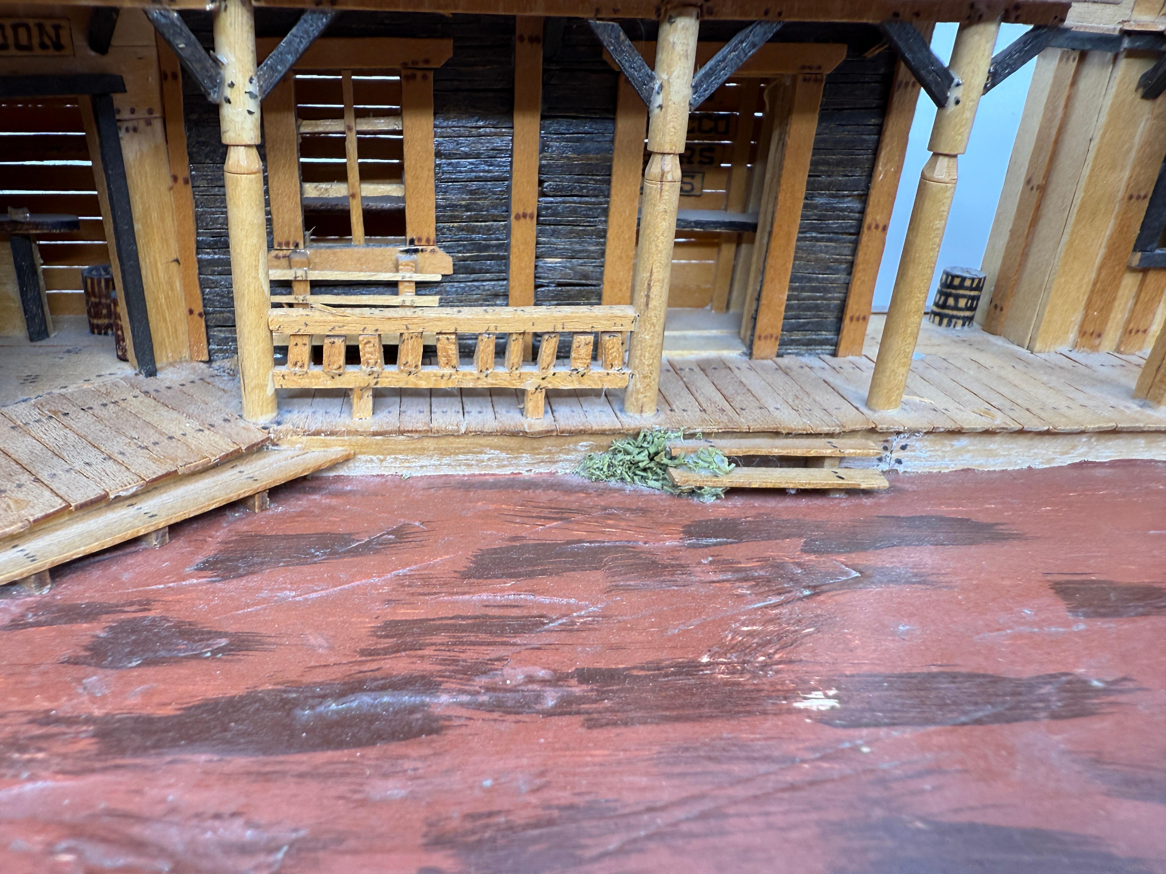 1990 Modello architettonico artigianale di arte popolare della città del selvaggio west con saloon in vendita 2