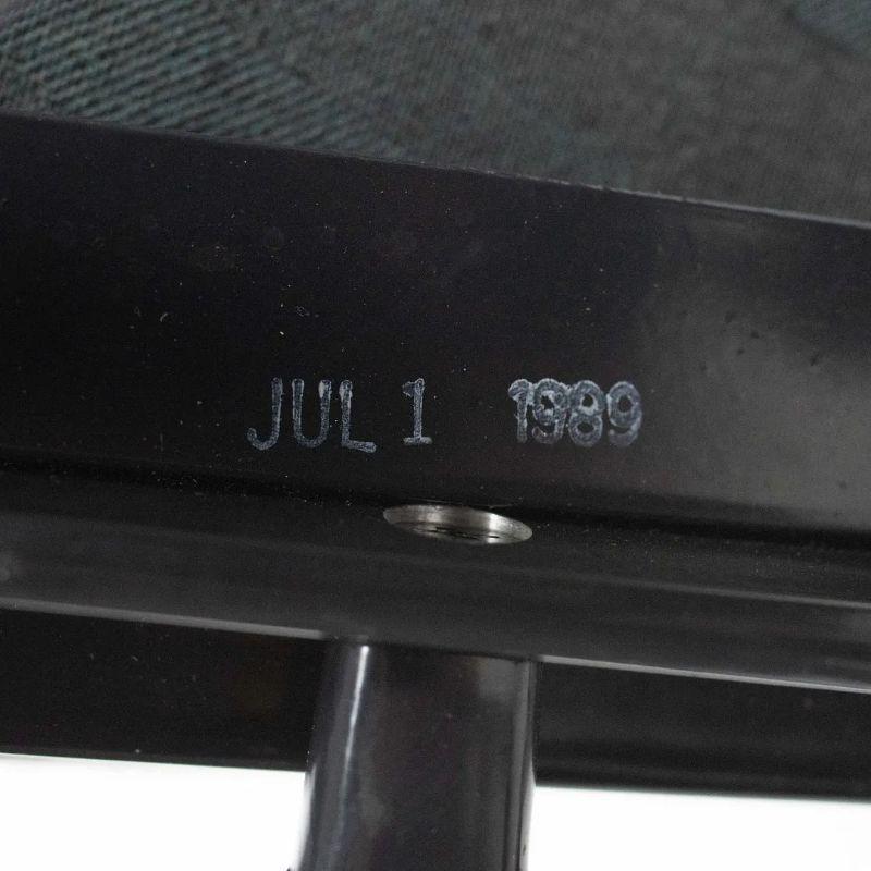 1990 Herman Miller Eames Soft Pad Executive-Schreibtischstuhl mit dunklem postmodernem Stoff im Angebot 4