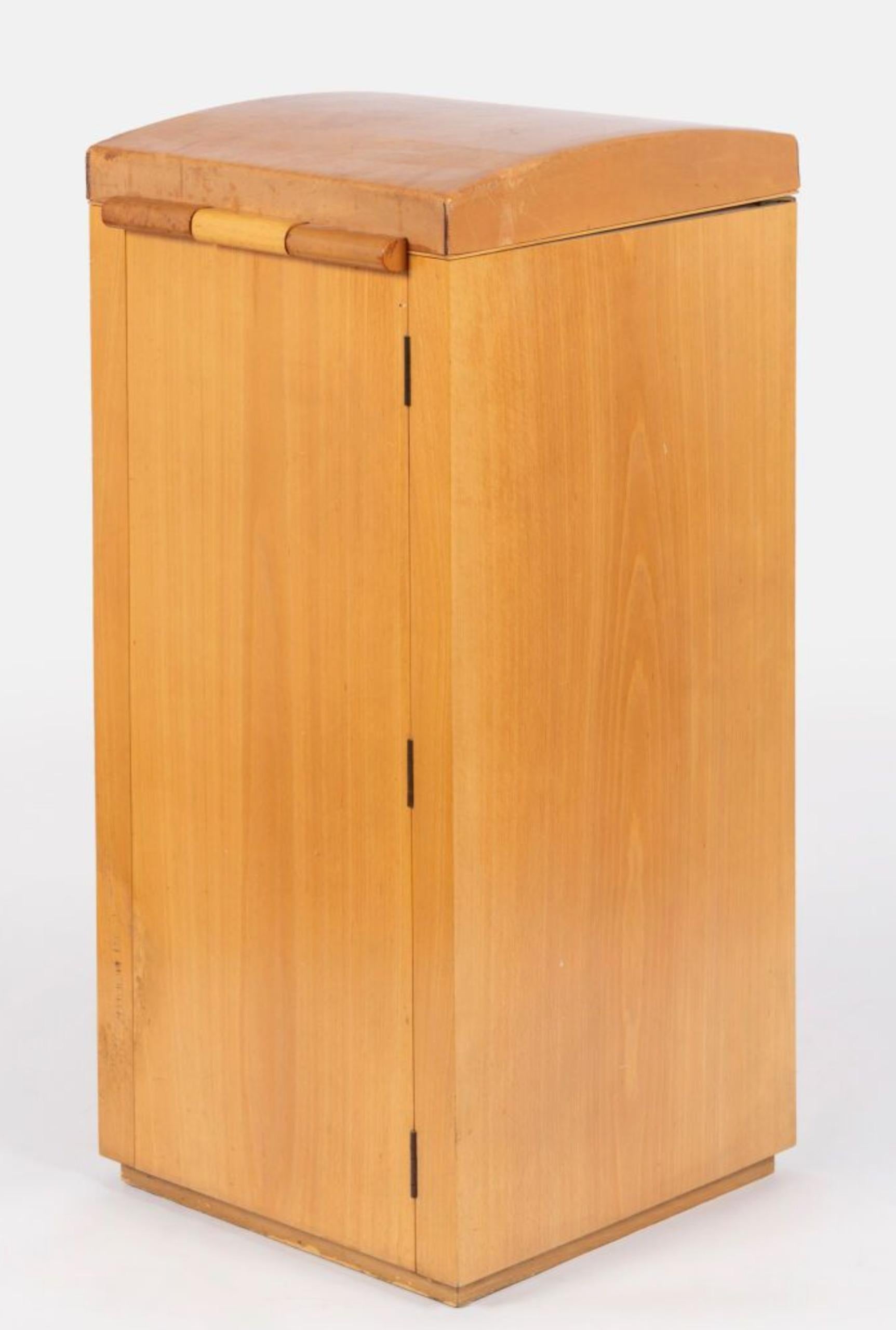1990, HERMÈS for John LOBB by Rena Dumas, shoe cabinet. In Excellent Condition For Sale In SAINT-OUEN-SUR-SEINE, FR
