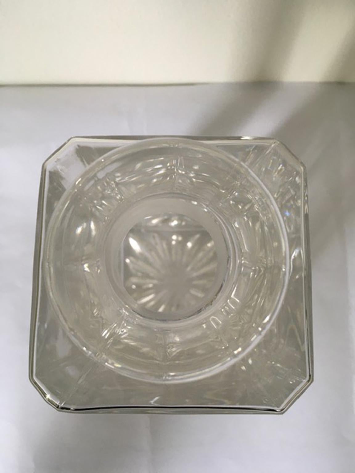 1990 Italienische Kristallflasche im italienischen Design mit silbernem Stopper (Silber) im Angebot