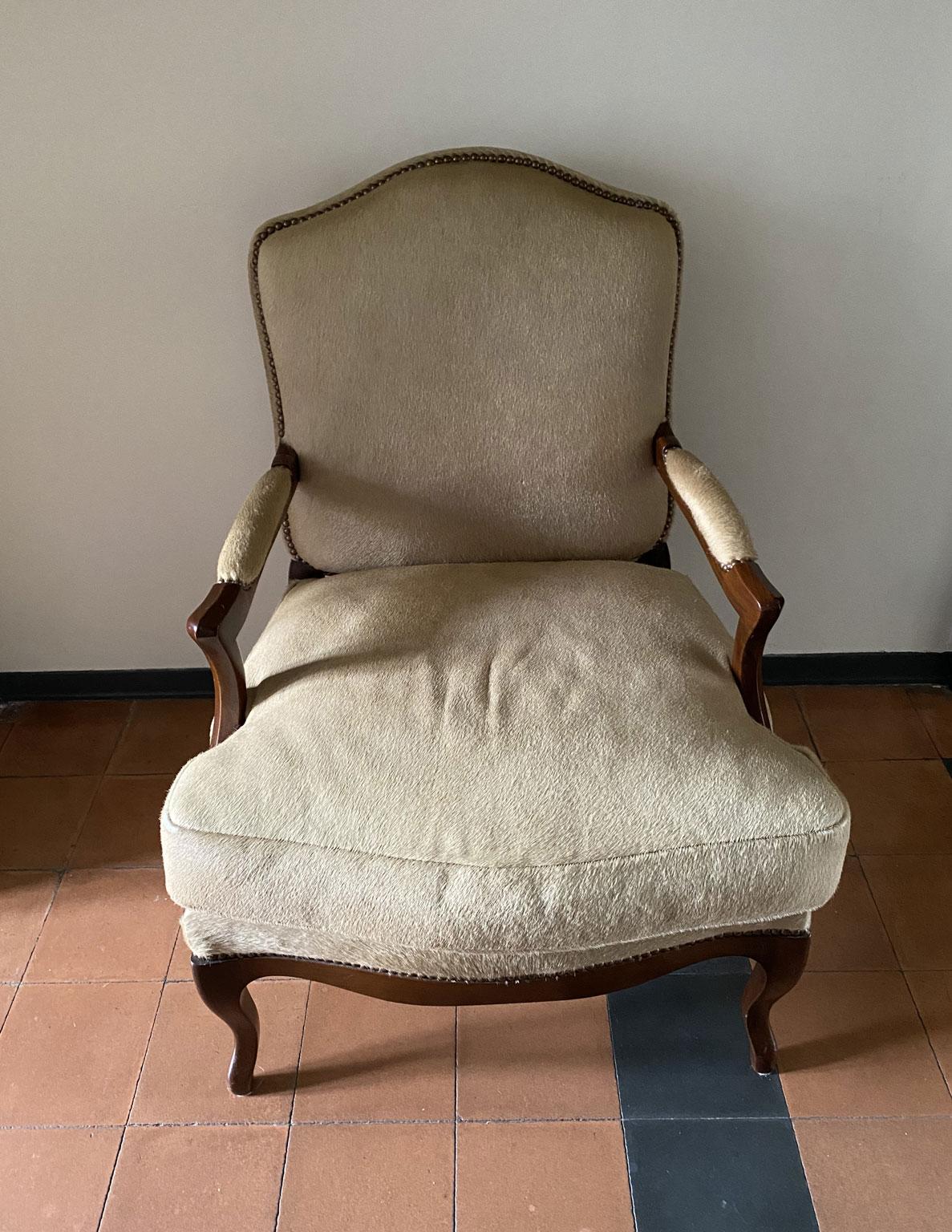 Walnut 1990 Italy Postmodern Blond Cow Leather Armachair For Sale