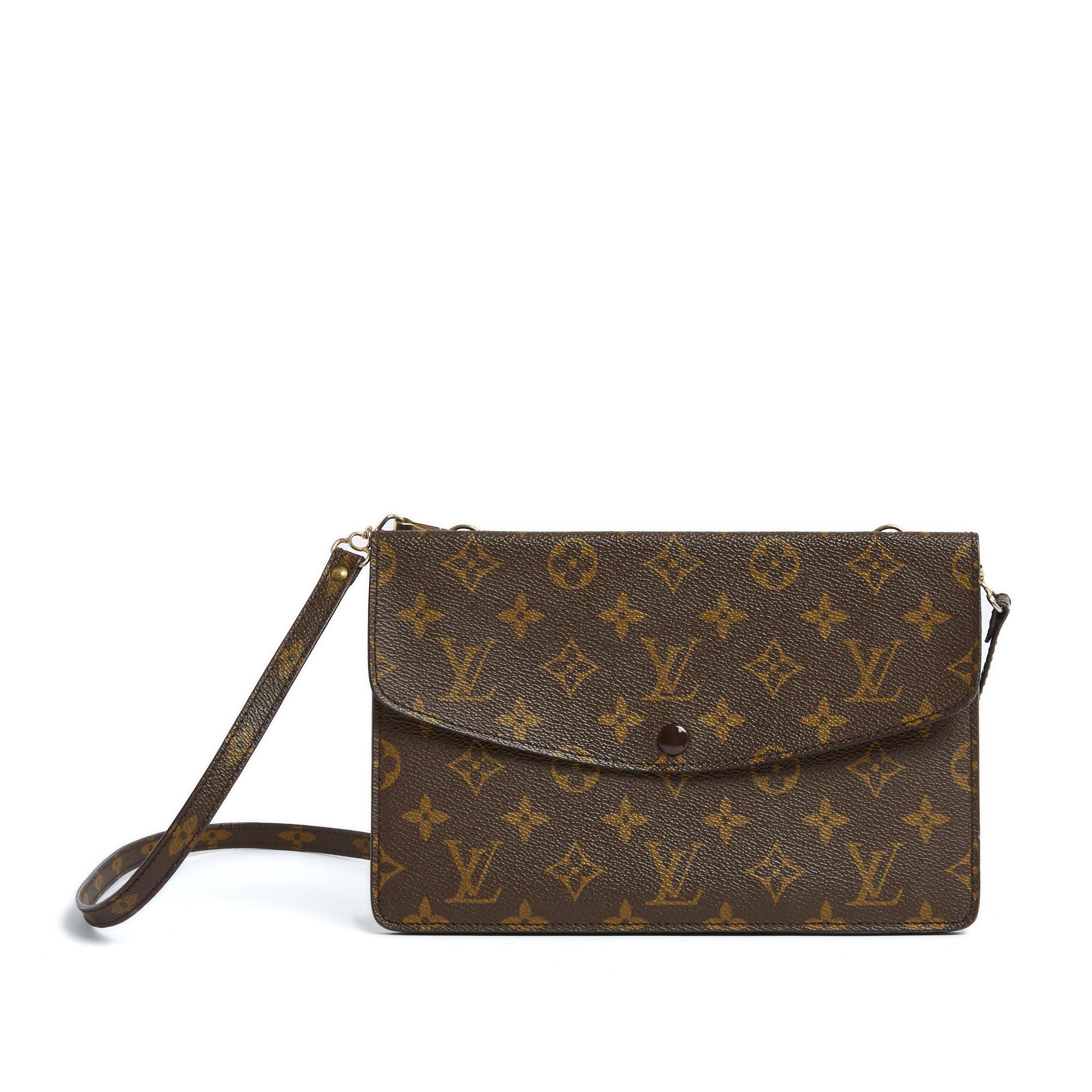 Louis Vuitton bag composed of a Félicie style clutch, double, in Monogram canvas decorated with a thin removable strap for shoulder or cross body wear, natural leather interior with 2 pockets (on each side), flaps closed with a snap, l 'one enameled