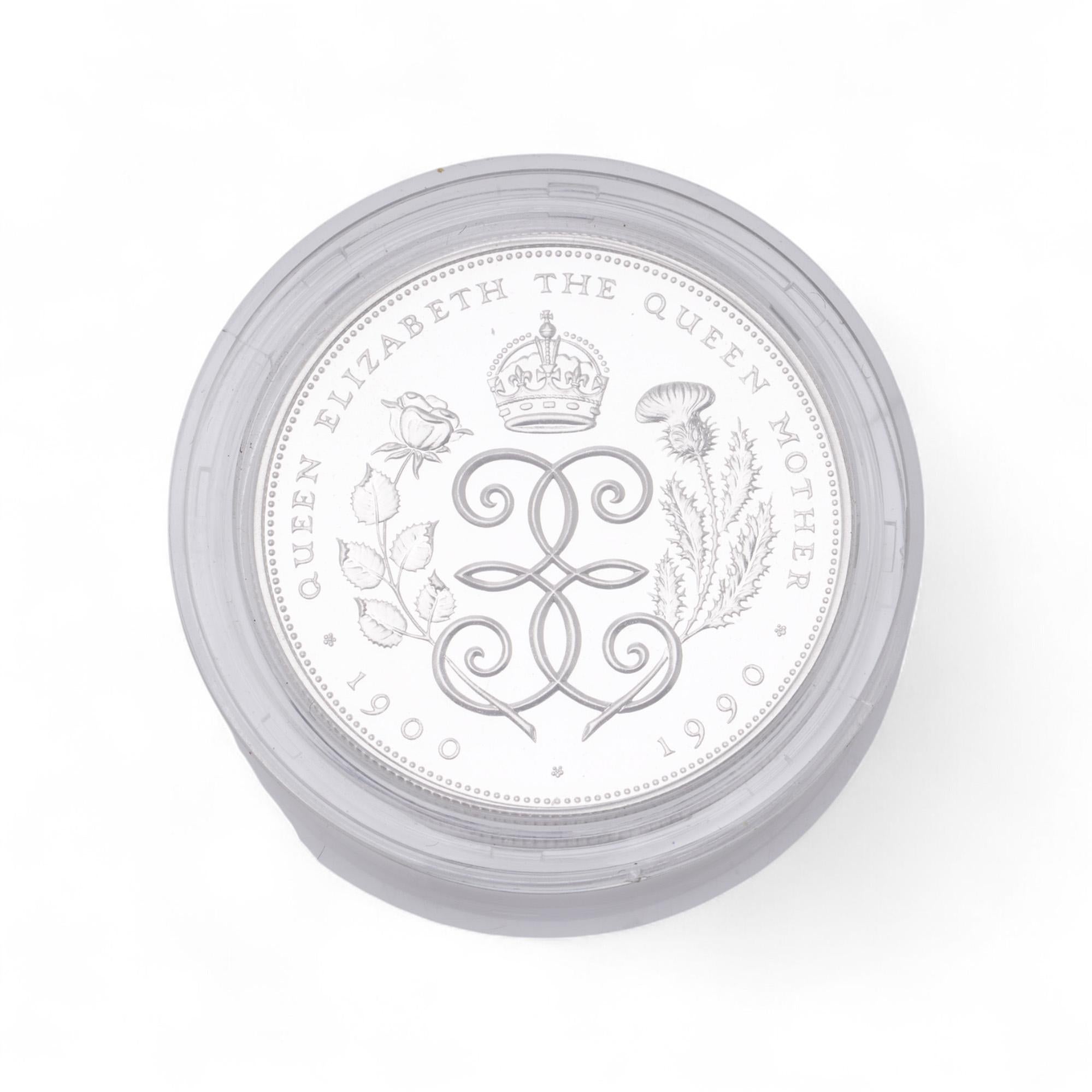 1990 Queen Mother 90th Birthday Silver Proof £5 Crown In Excellent Condition For Sale In Braintree, GB