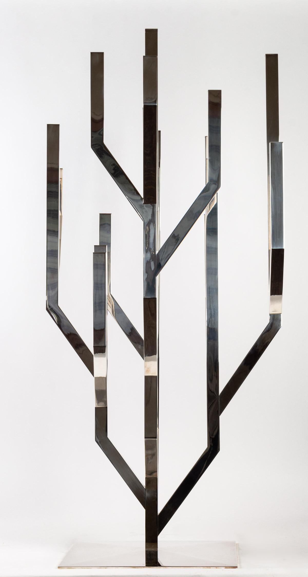 Nature is for Ora-Ïto an inexhaustible source of inspiration.
Indoor sculpture, this candelabra shows a free aesthetic interaction between the idea of ??a wild nature, the tree structure of silver material which takes on a plant aspect in the form