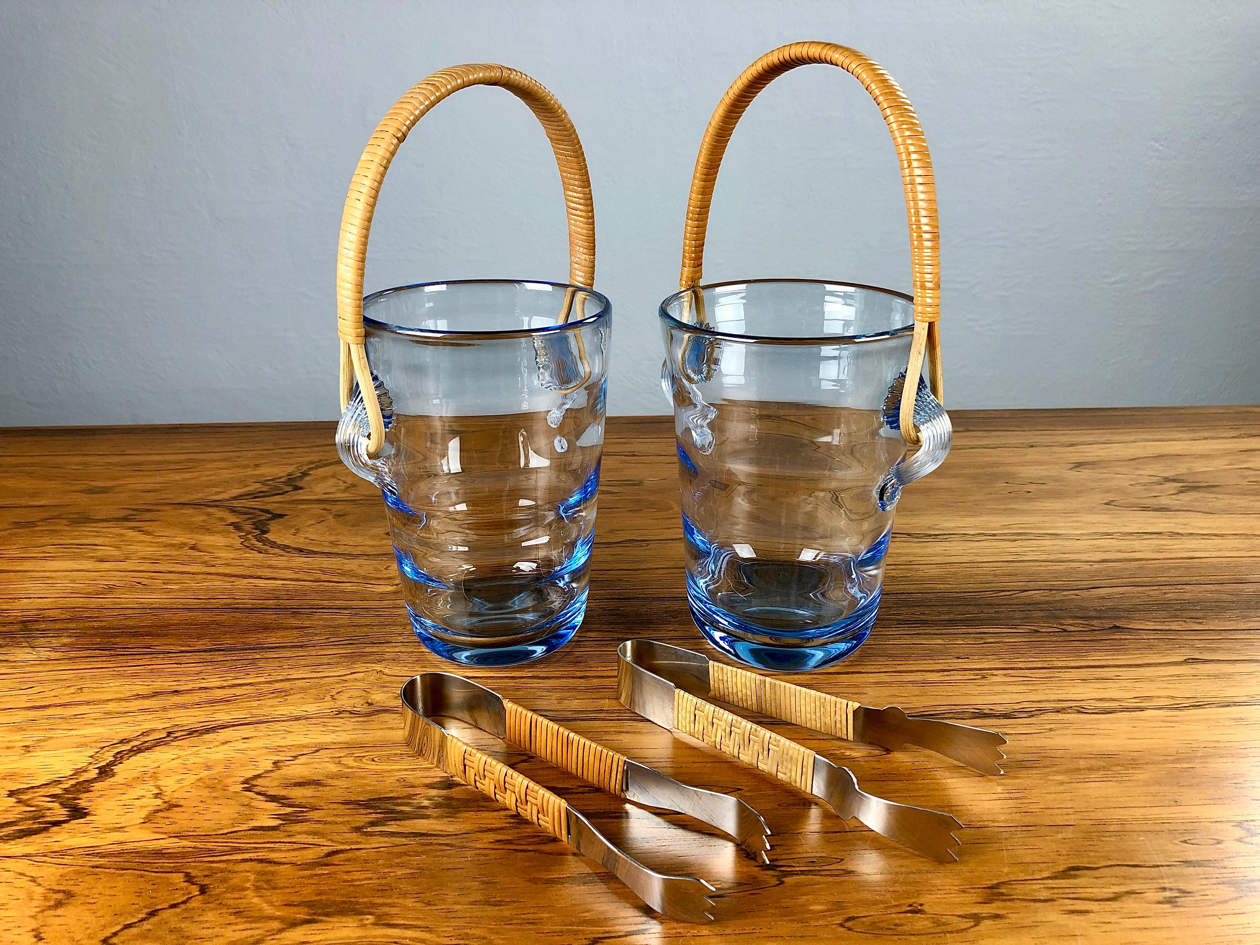 Set Danish ice buckets in glass by Per Lütken designed for Holmegaard in the 1960´s.

The set including two ice rods is in very good condition. 
 