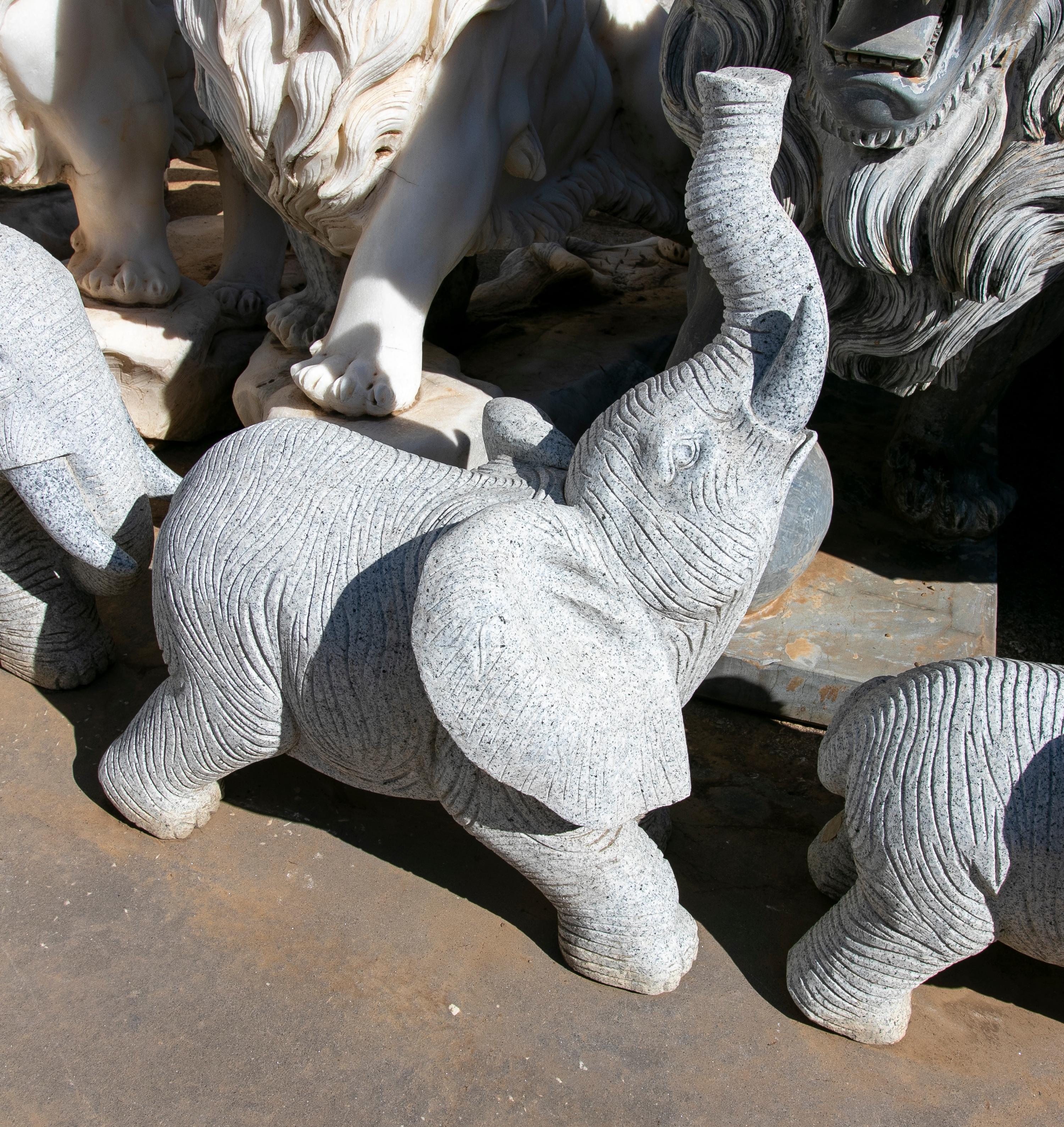 1990 Spanish Handcarved Grey Granite Stone Family Set of Elephants In Good Condition For Sale In Marbella, ES
