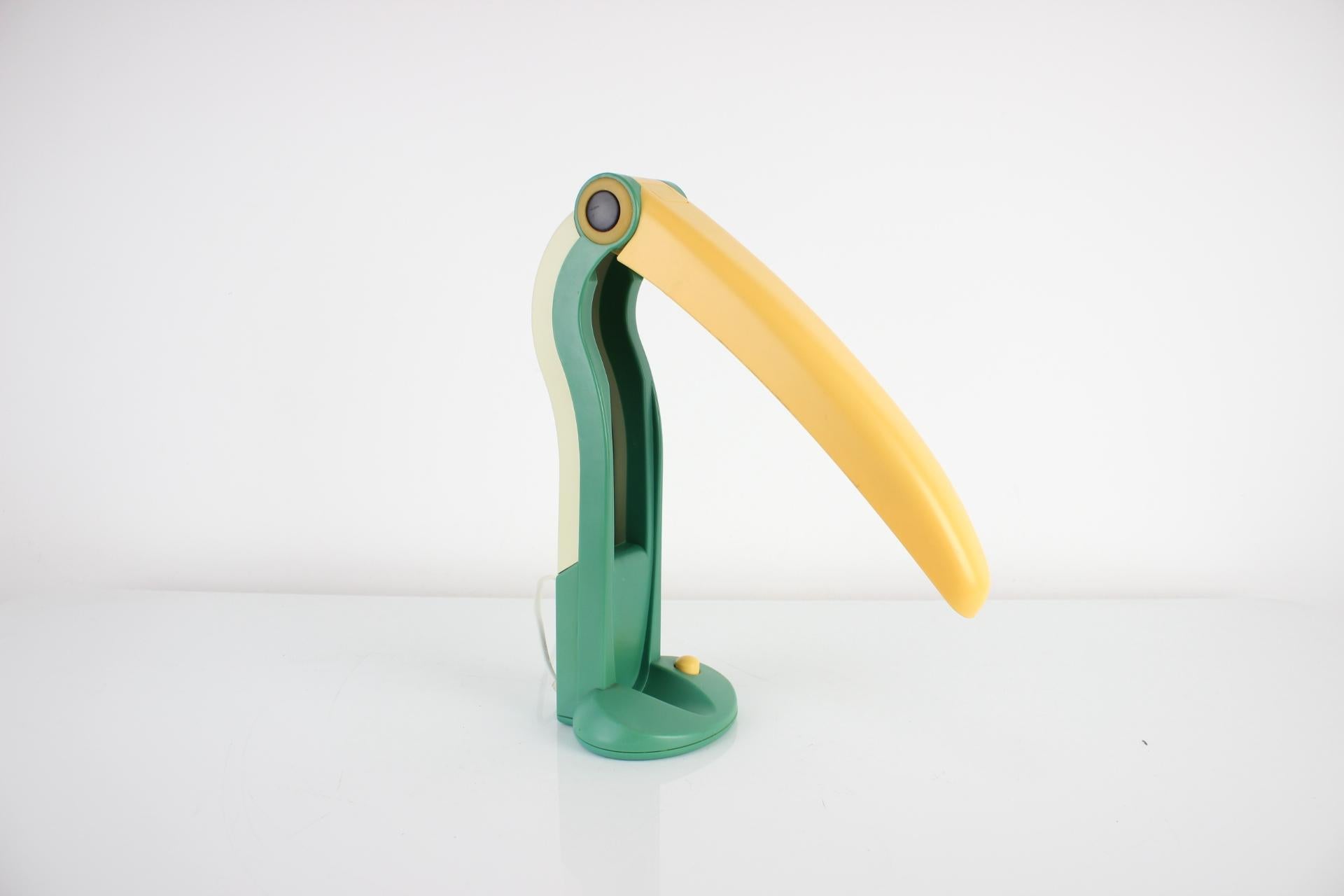 1990, Tischlampe „Toucan“, Designer H.T. Huang (Moderne der Mitte des Jahrhunderts) im Angebot