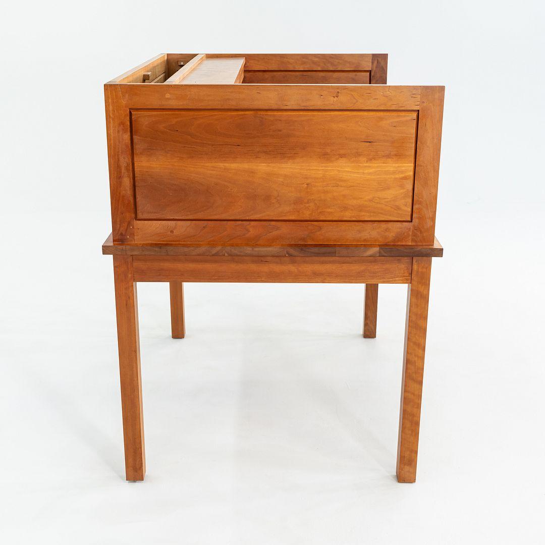 1990 Thomas Moser Library Desk in legno massiccio di ciliegio 48x37 in In condizioni buone in vendita a Philadelphia, PA
