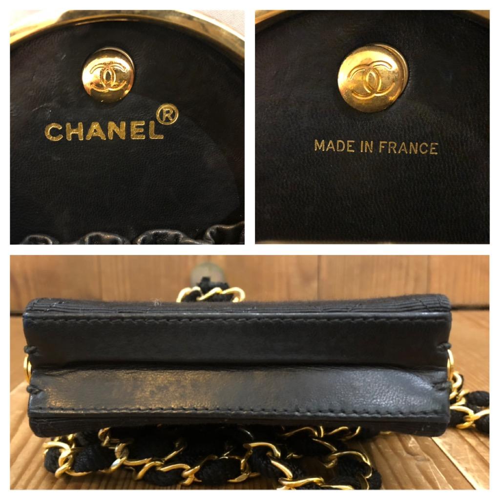 1990 Vintage CHANEL Mini pochette en toile matelassée noire en vente 2