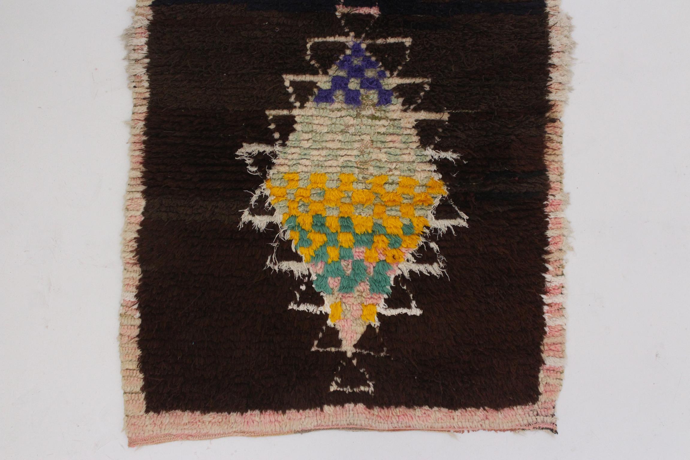 Hand-Knotted 1990 vintage Moroccan Azilal runner rug - Brown/pink - 3x8.7feet / 93x265cm For Sale