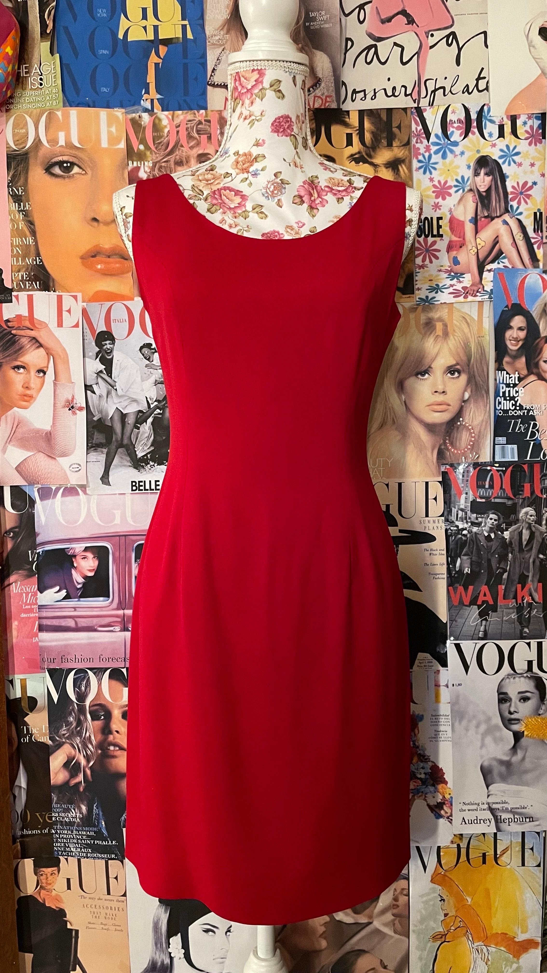 1990' vintage red dress by Moschino cheap & chic. In perfect condition. 79% acetate 21% rayon.


Sizes :
I 40
FR 36 
US 6
UK 8

Measurements laid flat : 

Waist 36 cm 
Bust 42 cm 
Lenght 72 cm



Please make sure you know and understand the laws in