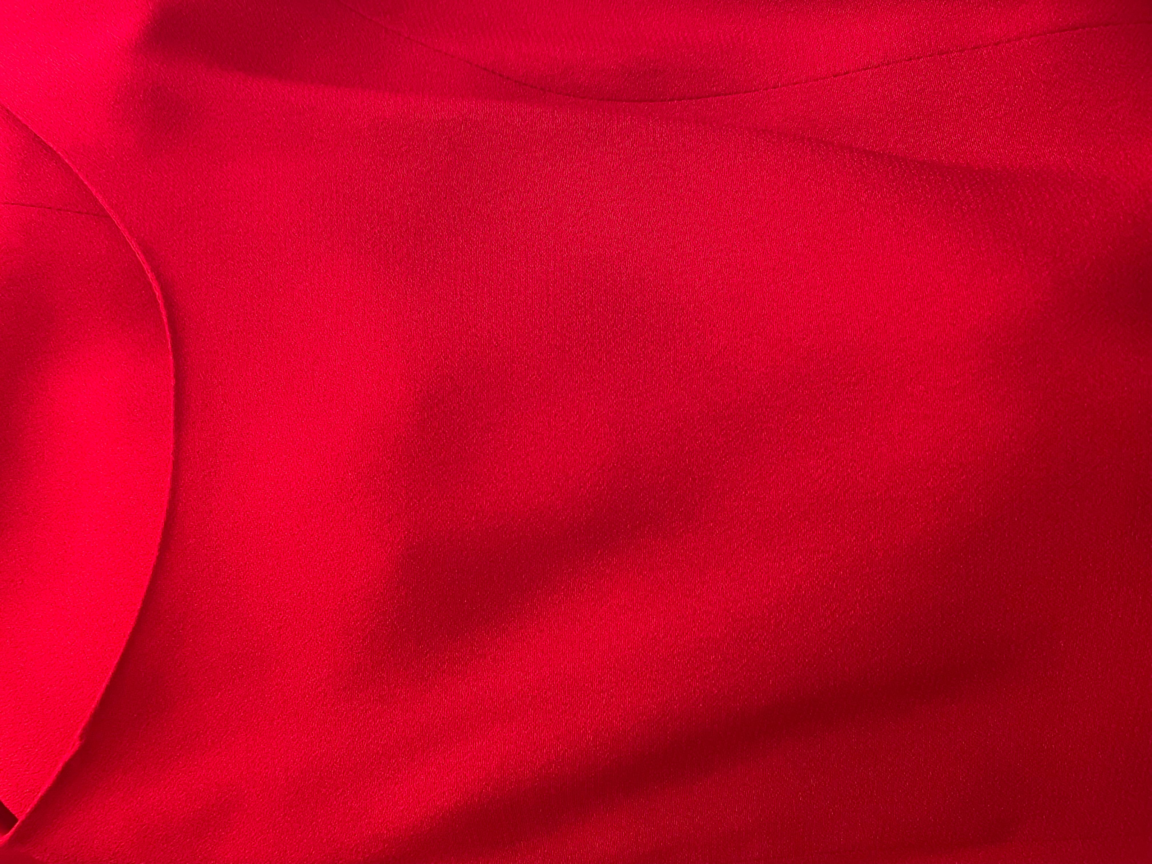 Robe rouge vintage à prix abordable et chic de Moschino, années 1990 en vente 1