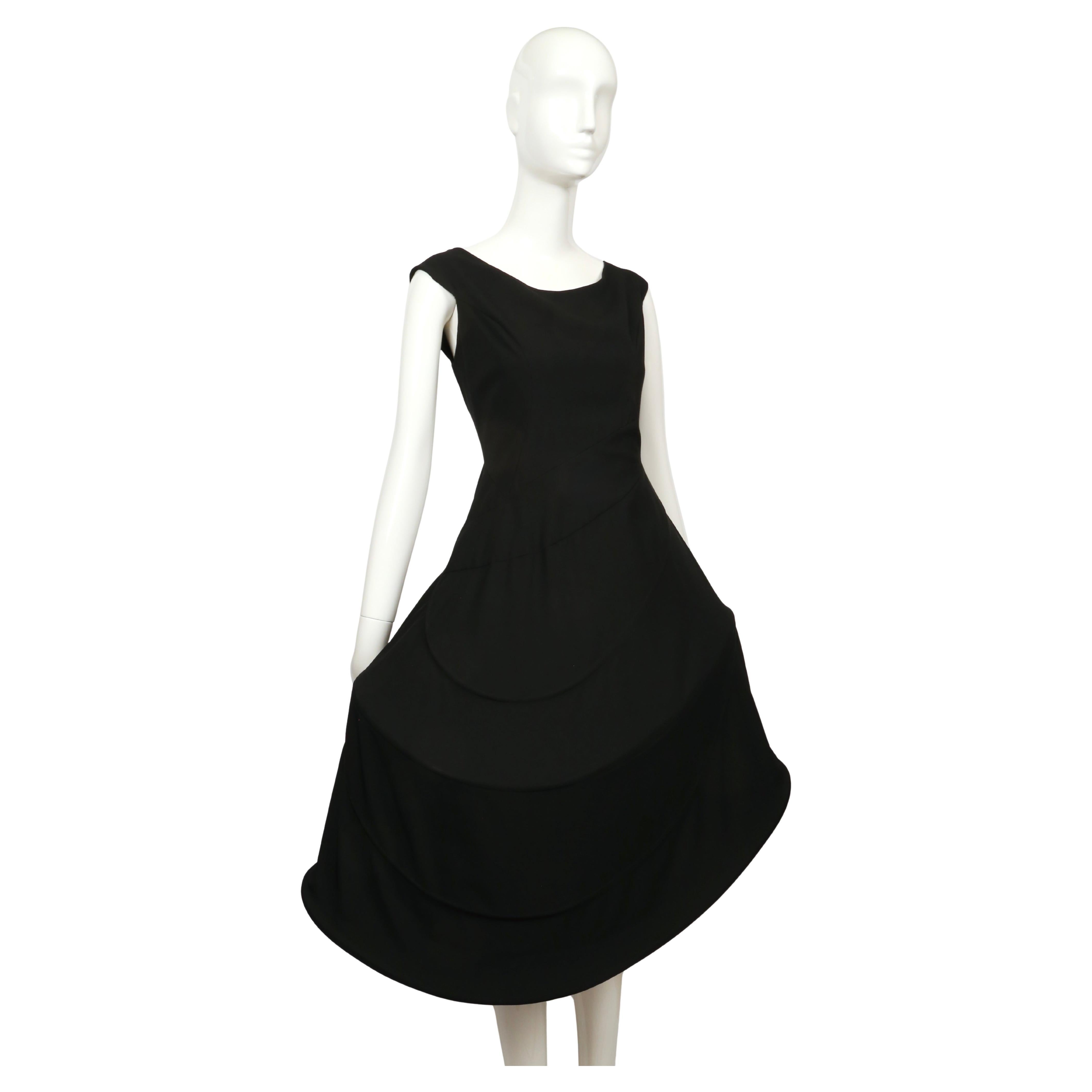 Noir 1990 YOHJI YAMAMOTO - Robe à cerceaux noire à coutures asymétriques en vente