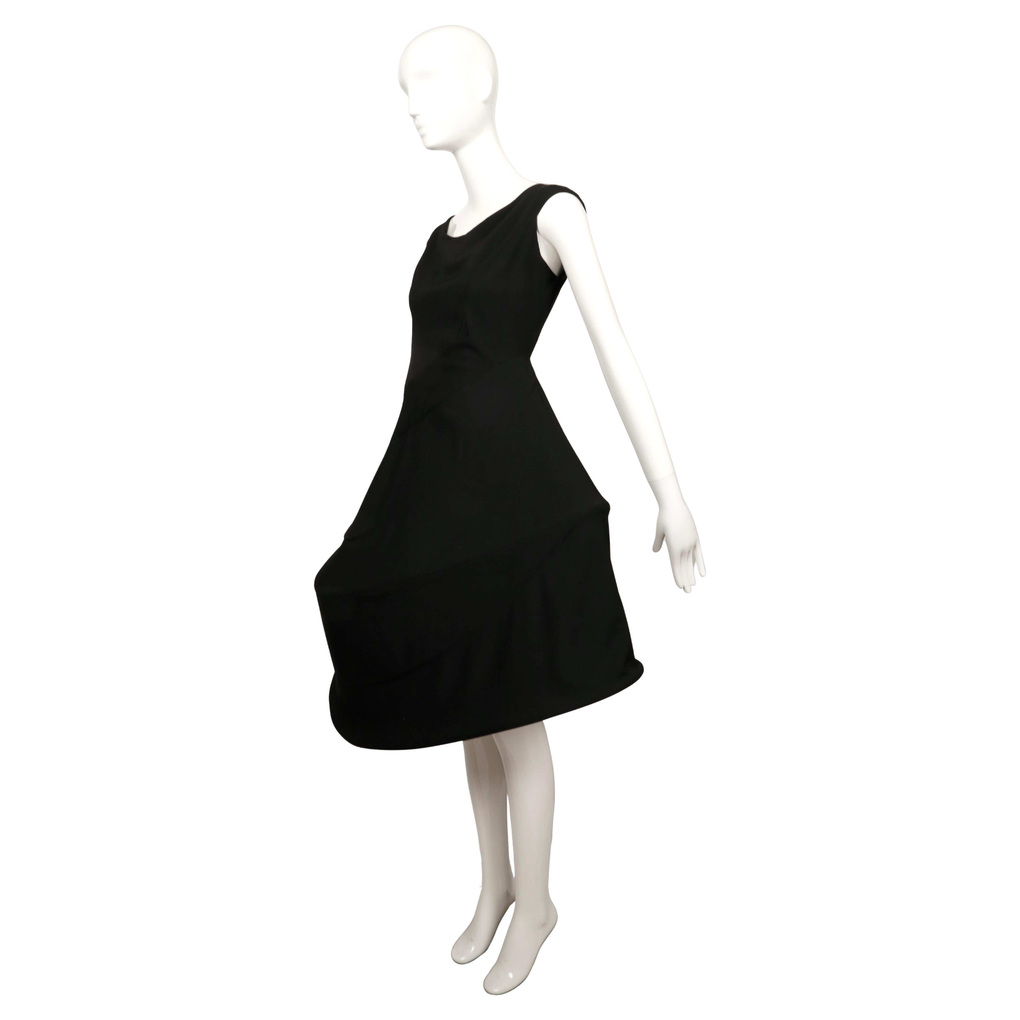 1990 YOHJI YAMAMOTO - Robe à cerceaux noire à coutures asymétriques en vente 2