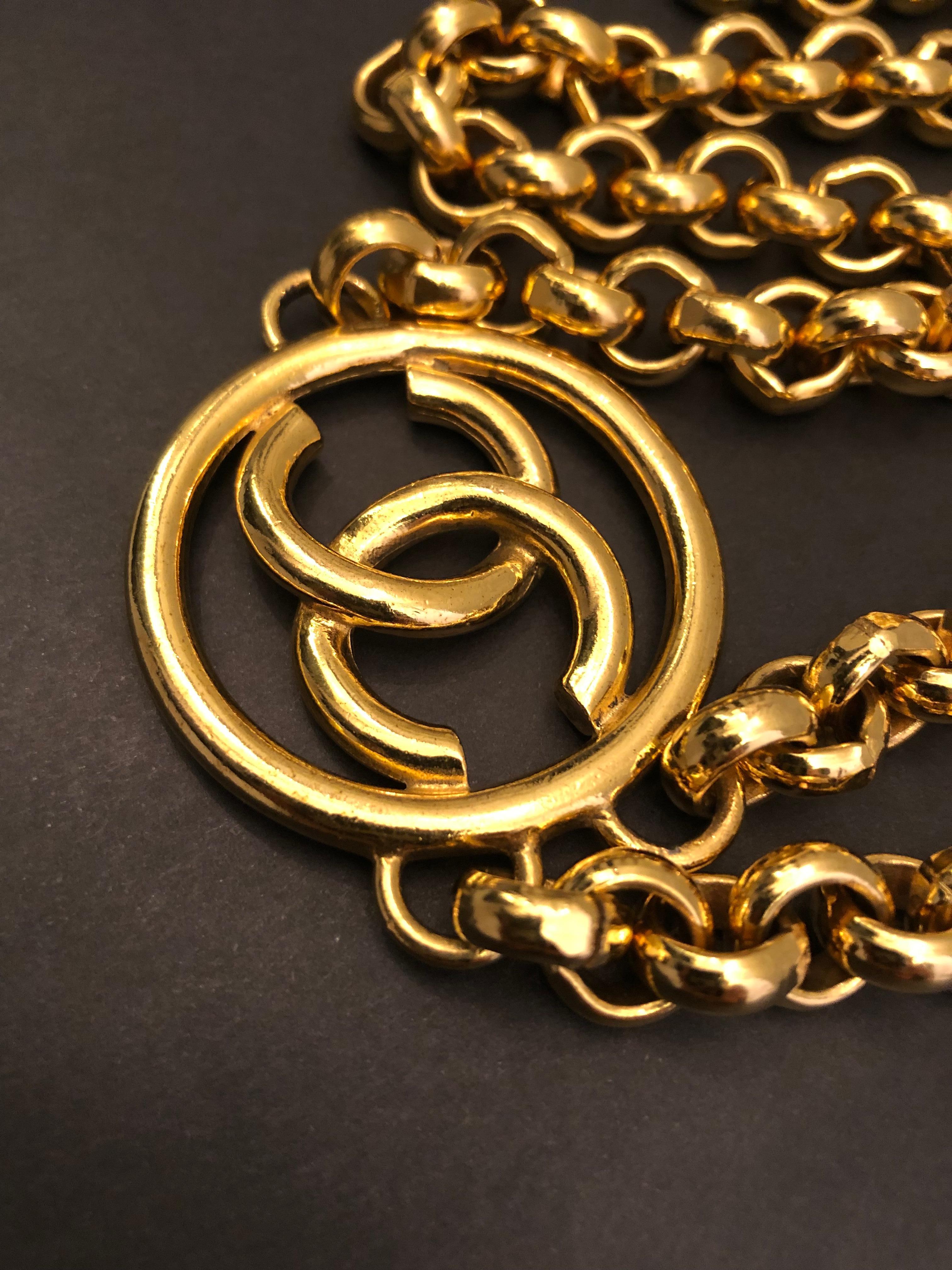 1993 Vintage CHANEL Gold Toned Clover CC Chain Belt 42 Inches Long For Sale 1