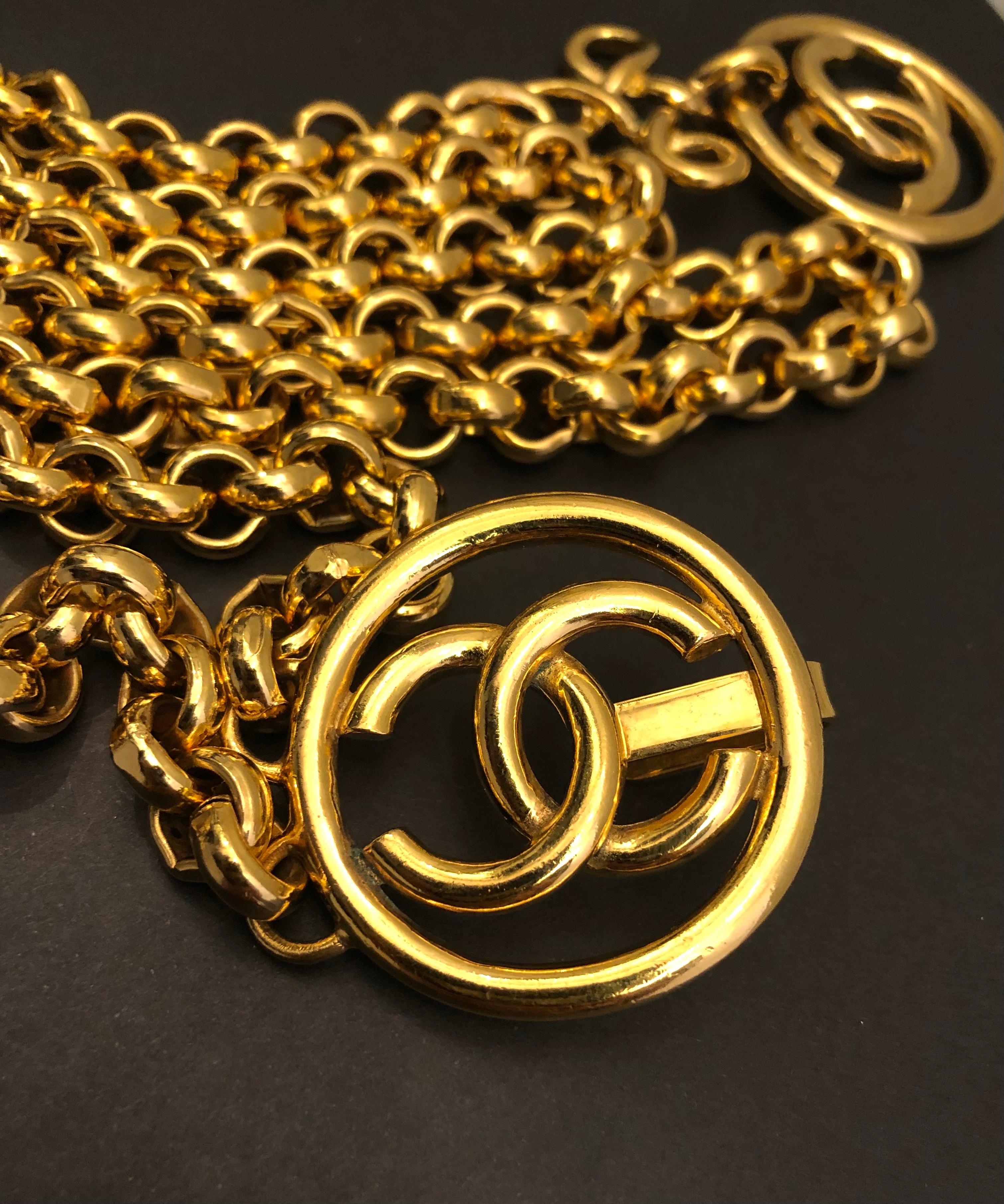 1993 Vintage CHANEL Gold Toned Clover CC Chain Belt 42 Inches Long For Sale 2