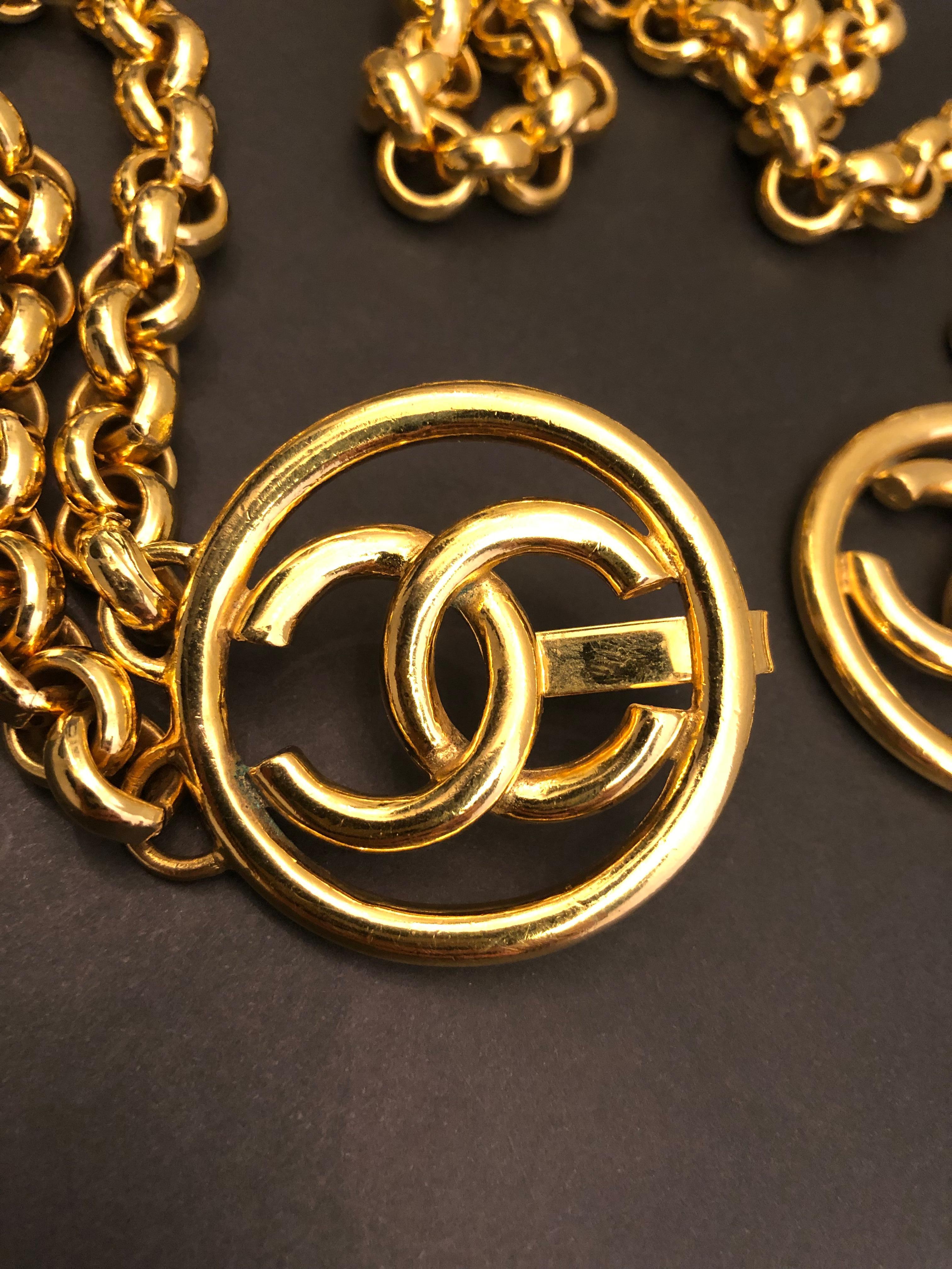 1993 Vintage CHANEL Gold Toned Clover CC Chain Belt 42 Inches Long For Sale 5