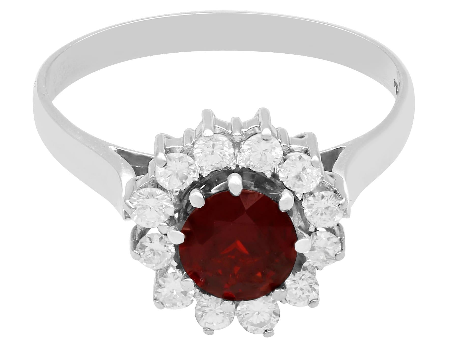1990s 1.05 Carat Garnet and Diamond White Gold Cluster Ring In Excellent Condition For Sale In Jesmond, Newcastle Upon Tyne
