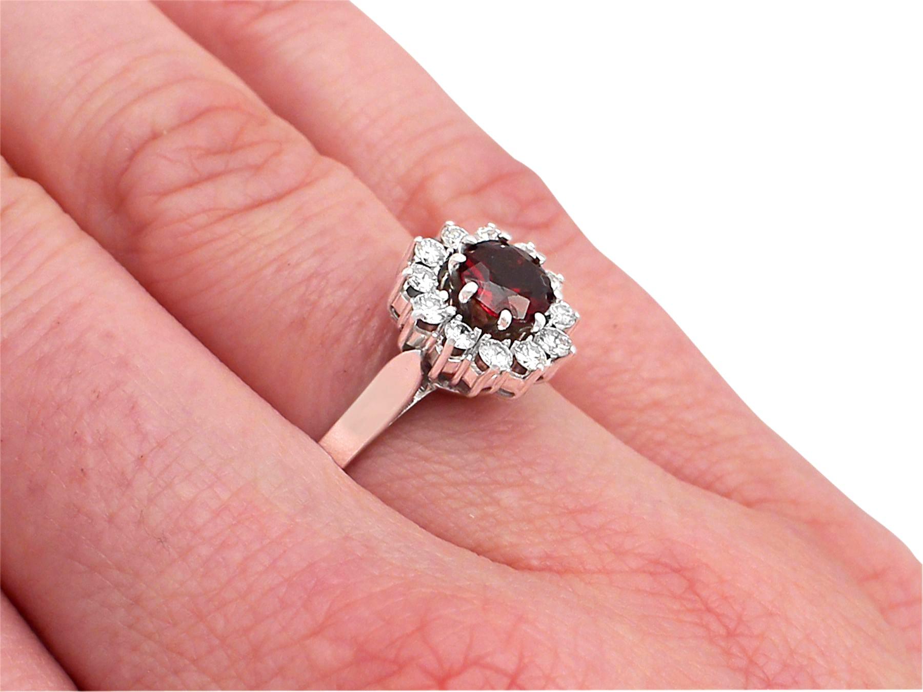 1990s 1.05 Carat Garnet and Diamond White Gold Cluster Ring For Sale 2
