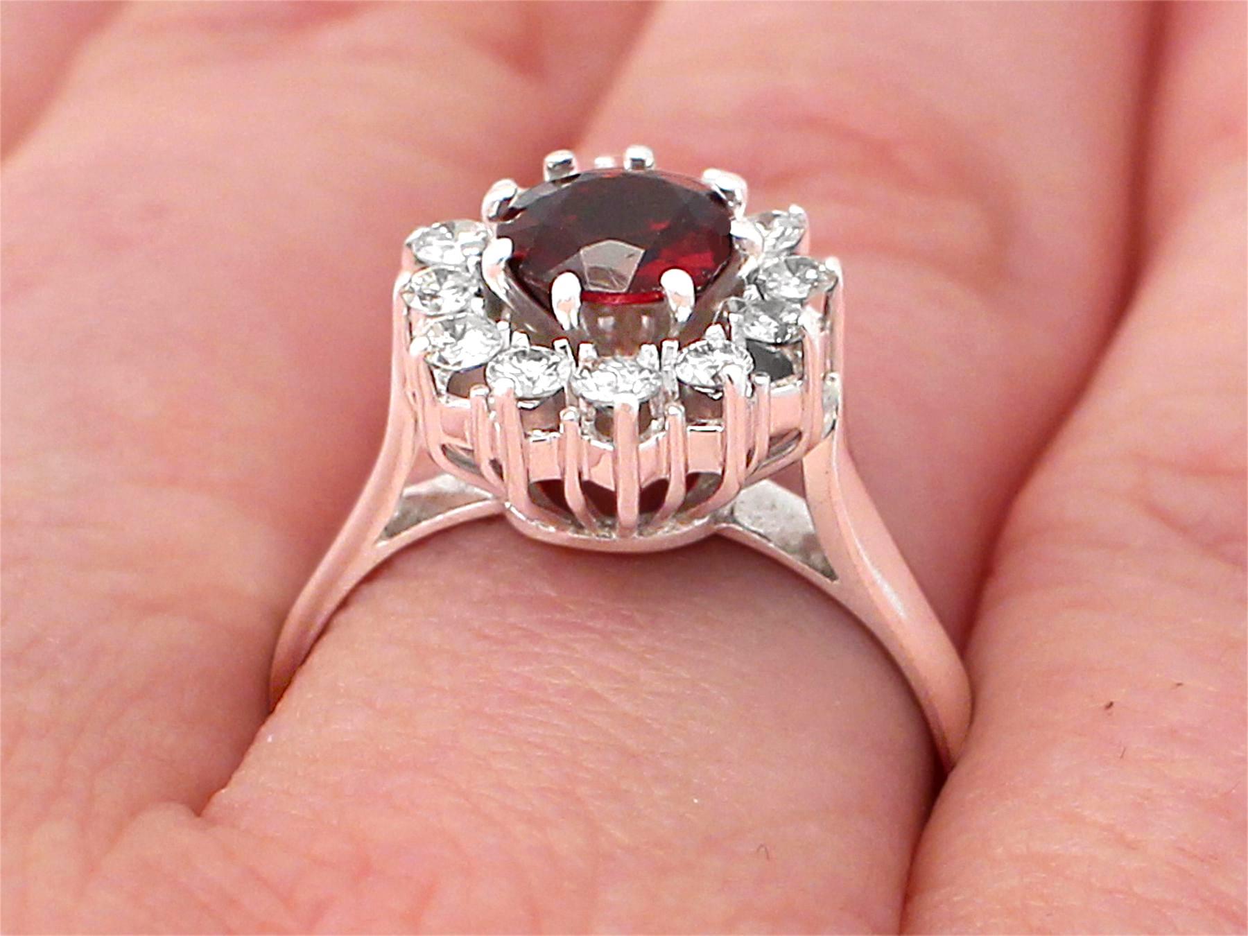 1990s 1.05 Carat Garnet and Diamond White Gold Cluster Ring For Sale 3