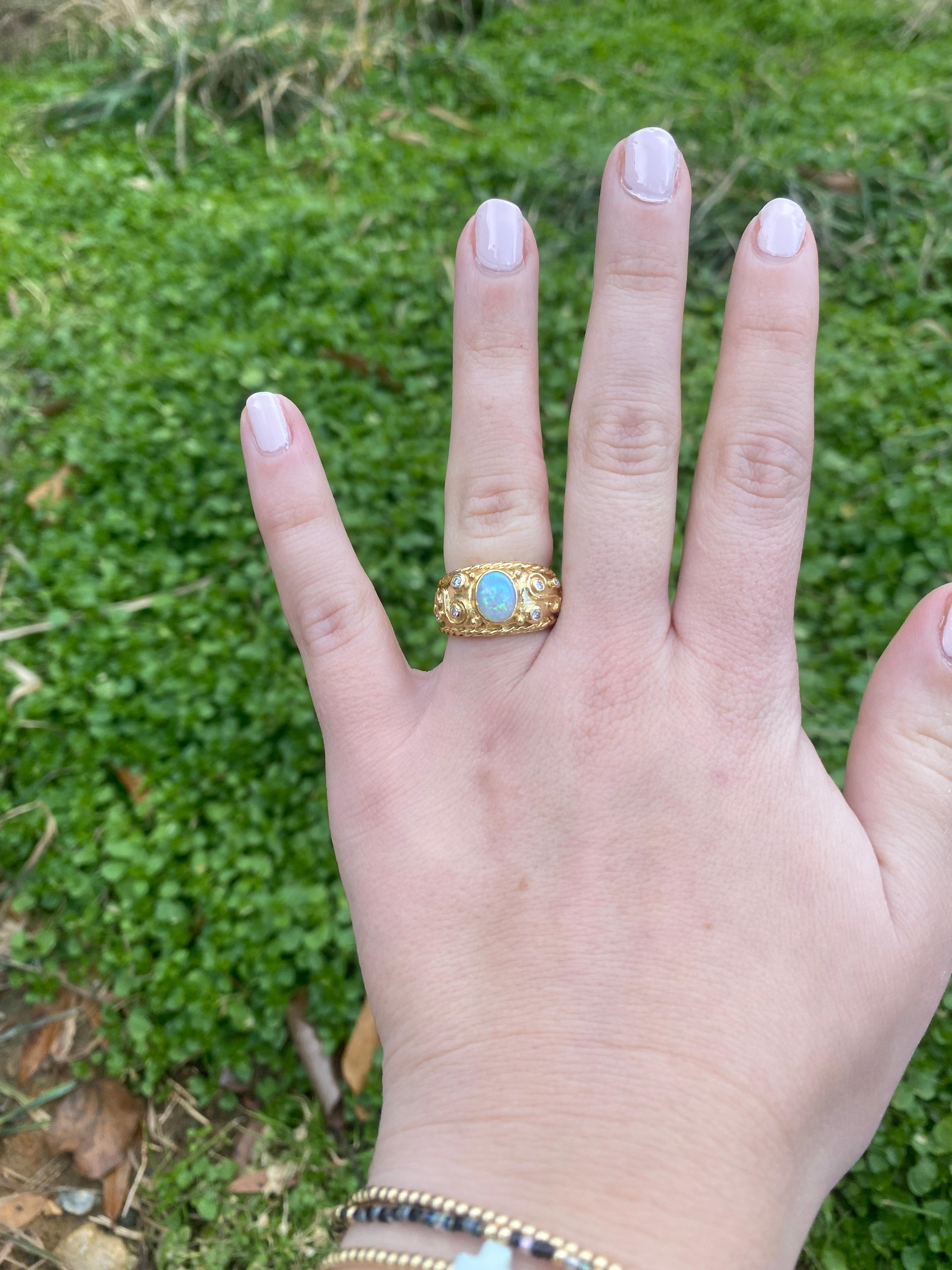 1990 Bague de déclaration avec diamant et opale, or jaune 18k, taille 5.5 en vente 2