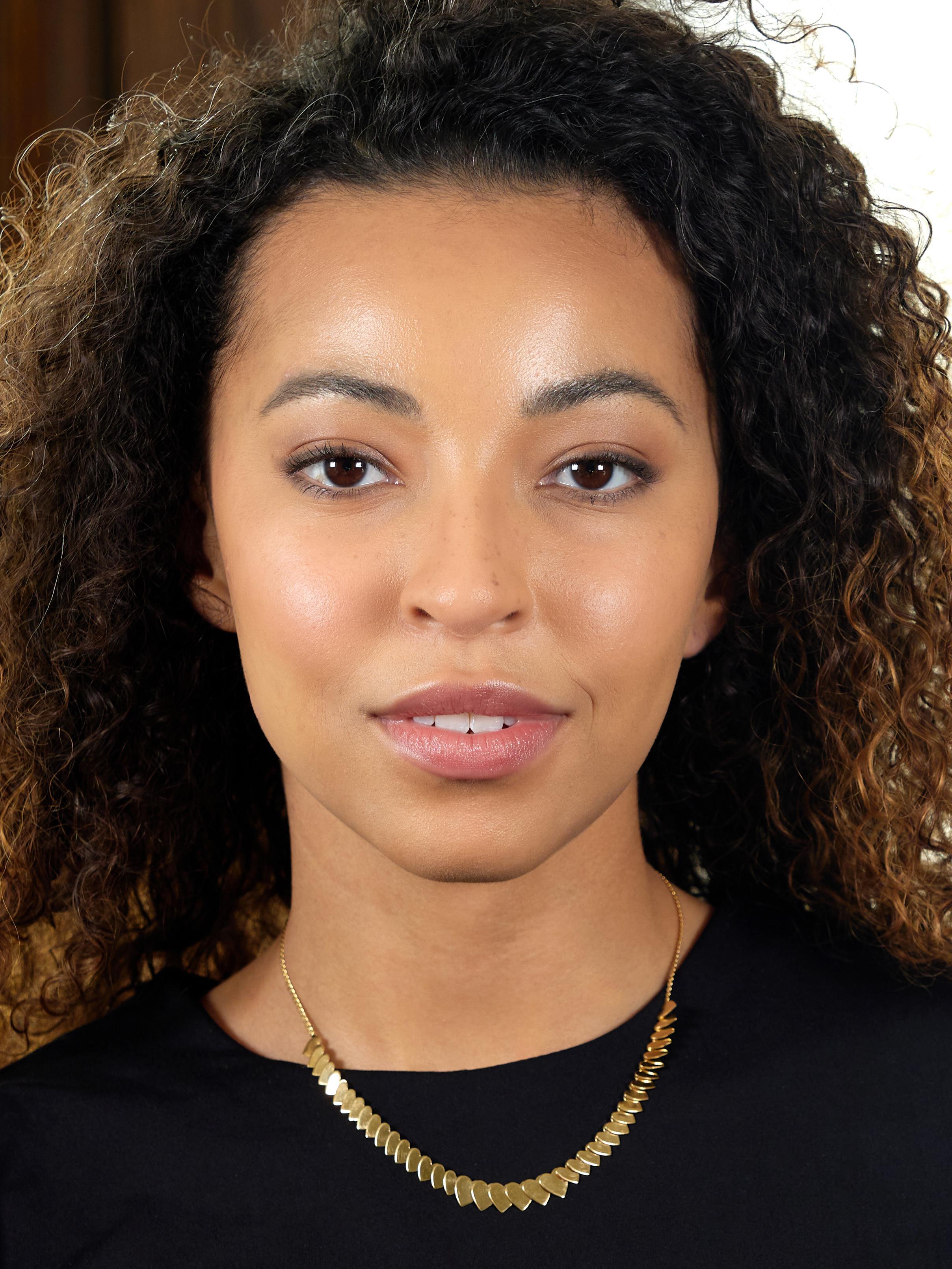 1990's 14 Karat Gelbgold abgestufte Herz Vintage Station Halskette im Angebot 5