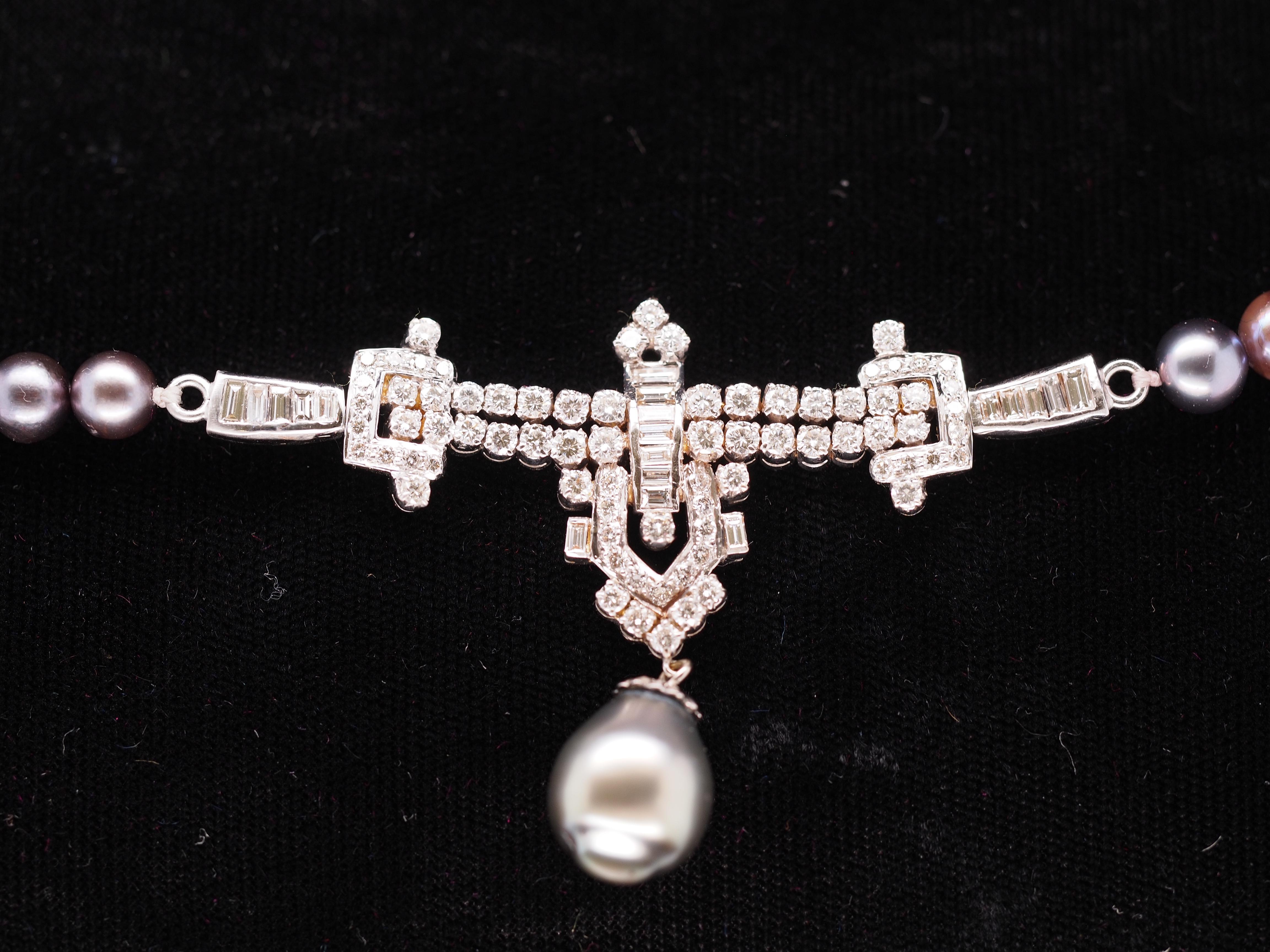 1990er Jahre 14K Weißgold Tahiti-Perlen- und Diamant-Halskette und Tropfenohrring-Set im Angebot 3