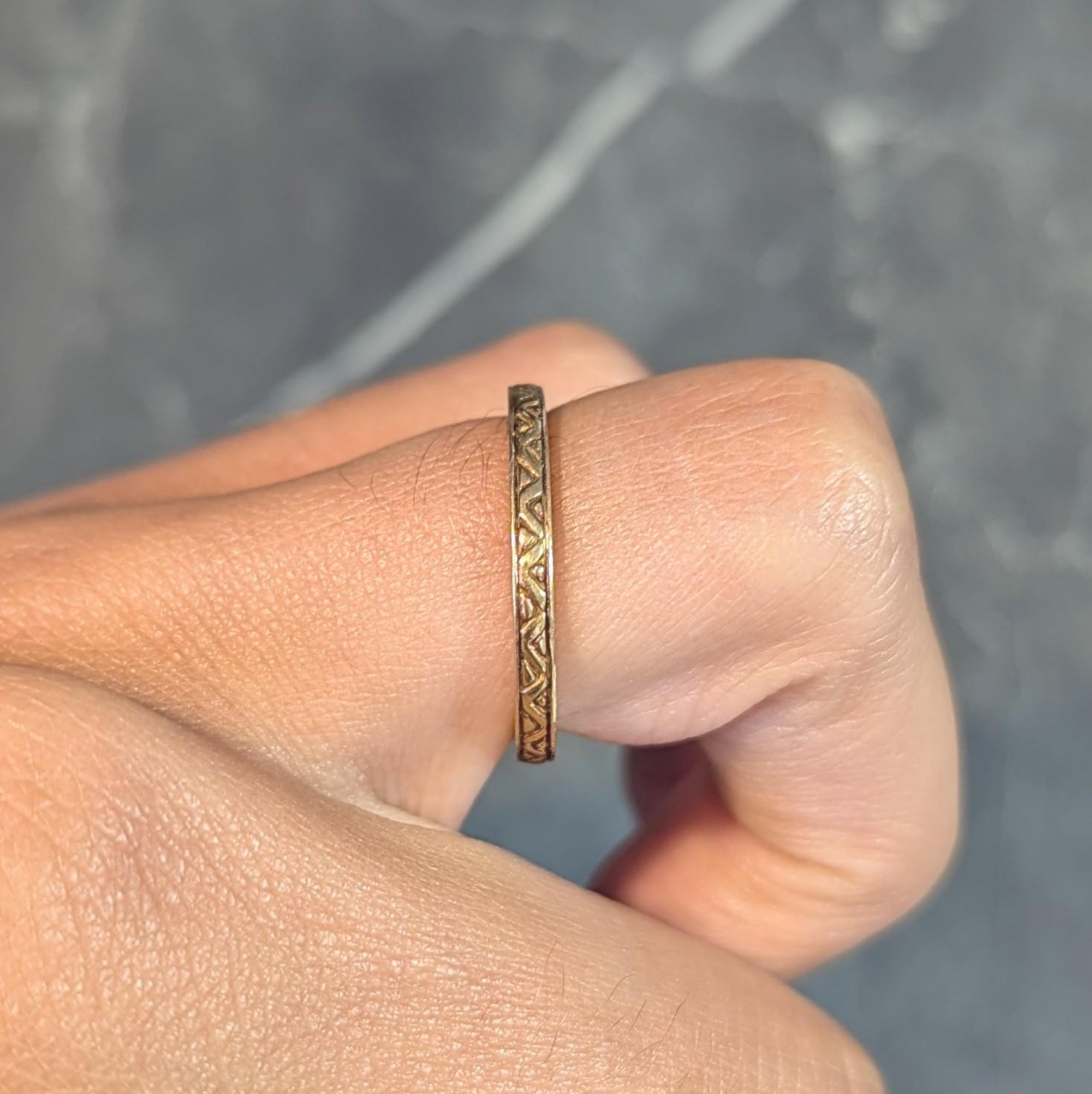 1990's 18 Karat Yellow Gold Zig-Zag Vintage Stacking Wedding Band Ring 8