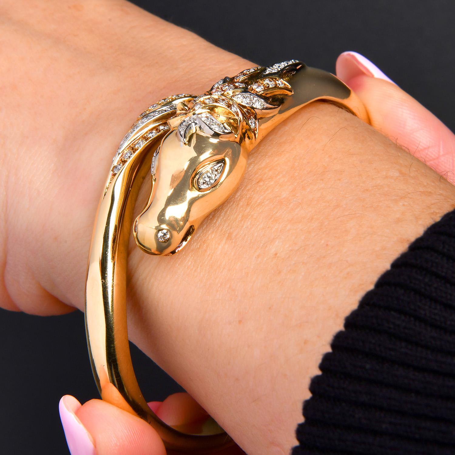 Bracelet jonc cheval en or 18 carats et diamants, années 1990 en vente 5