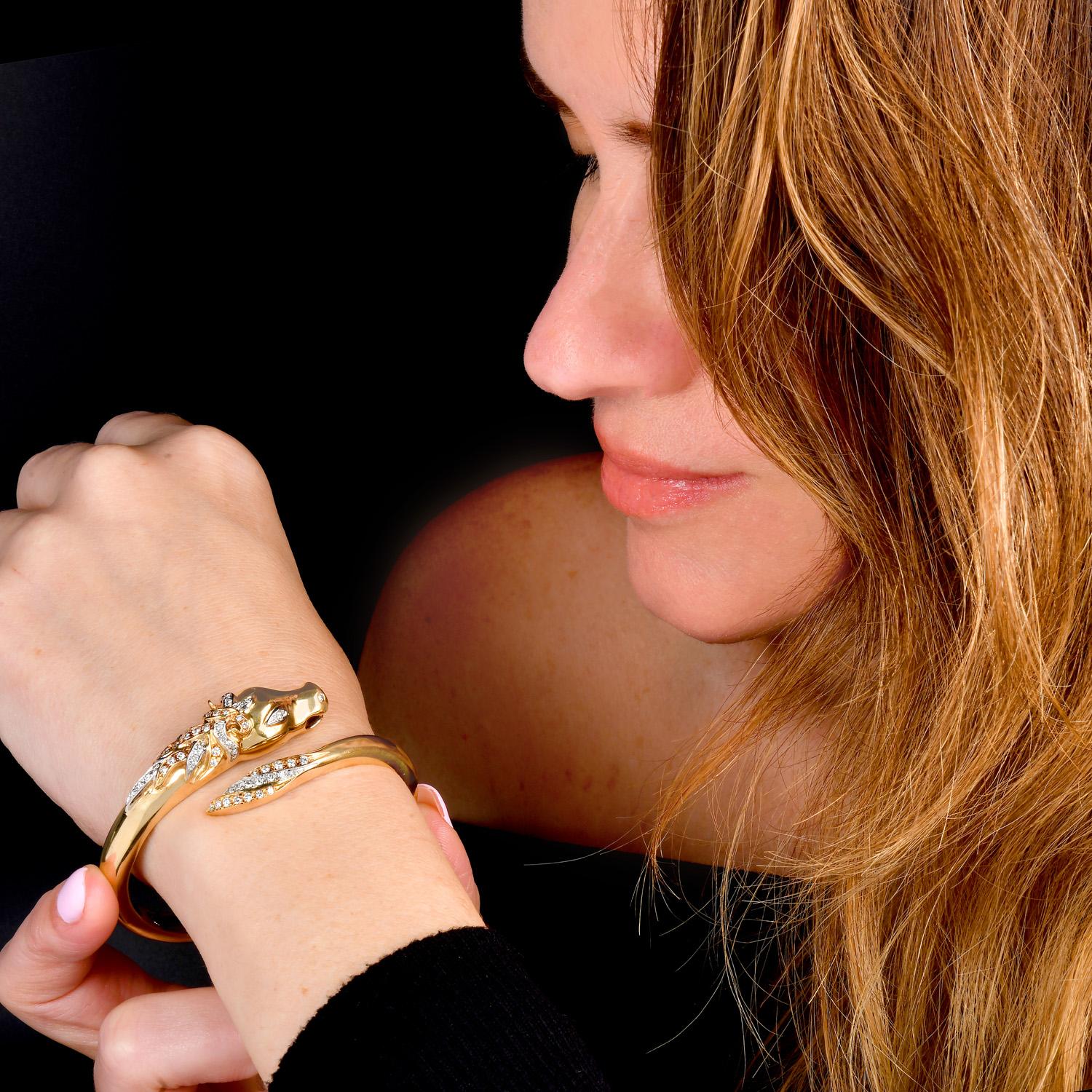 Rétro Bracelet jonc cheval en or 18 carats et diamants, années 1990 en vente