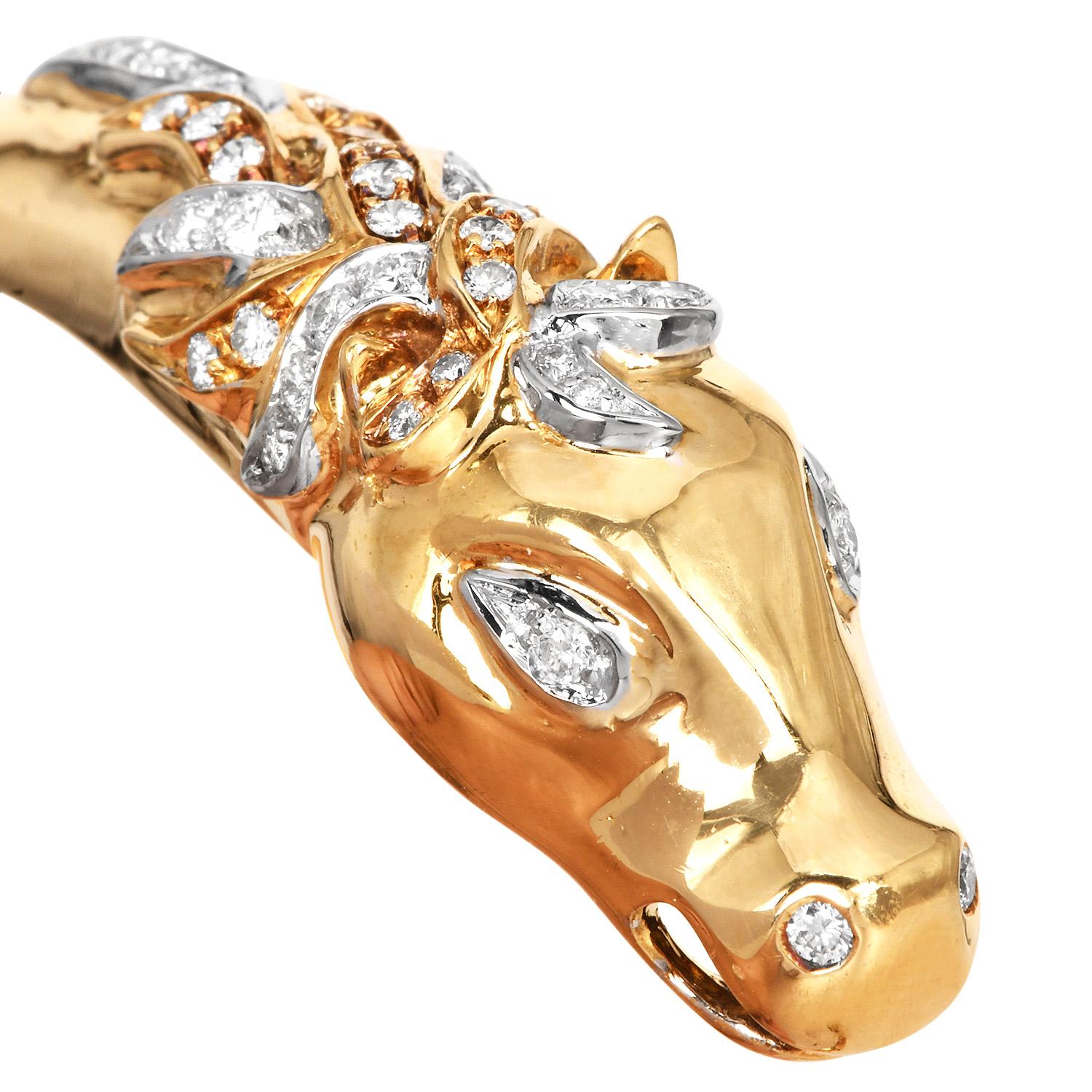 Bracelet jonc cheval en or 18 carats et diamants, années 1990 Excellent état - En vente à Miami, FL