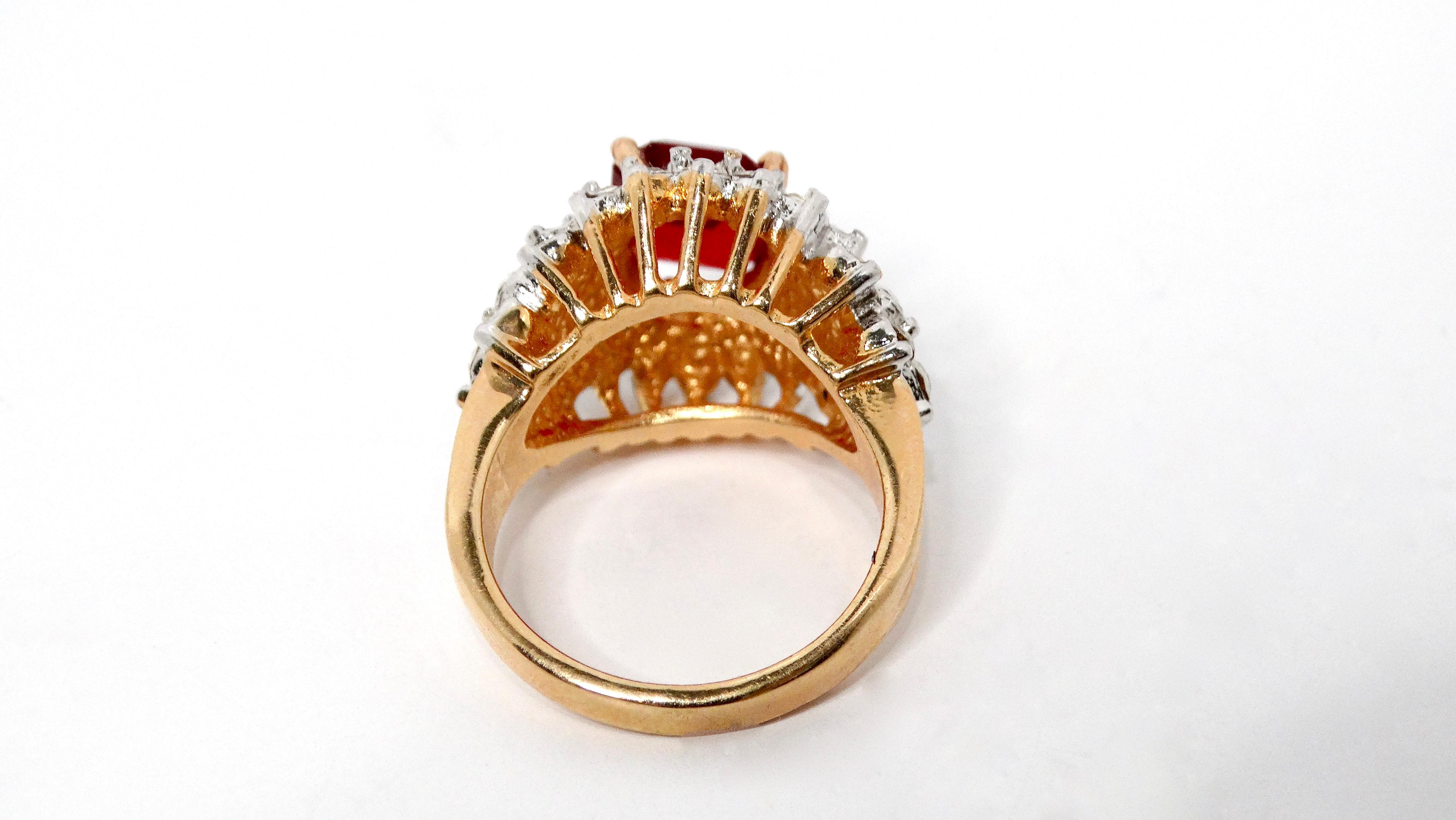 1990er Jahre 18k vergoldeter Kristall-Cluster-Cocktailring mit synthetischem Rubin Damen im Angebot