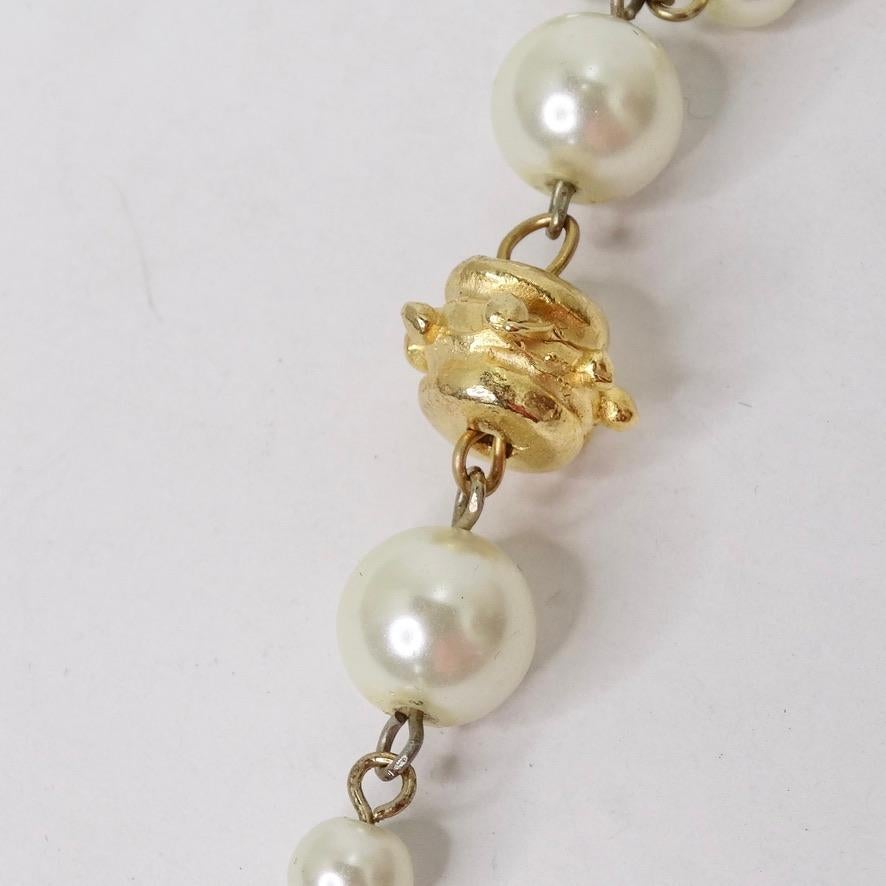 1990er Jahre 18 Karat vergoldete Rosary-Halskette aus Kunstperlen im Zustand „Hervorragend“ im Angebot in Scottsdale, AZ
