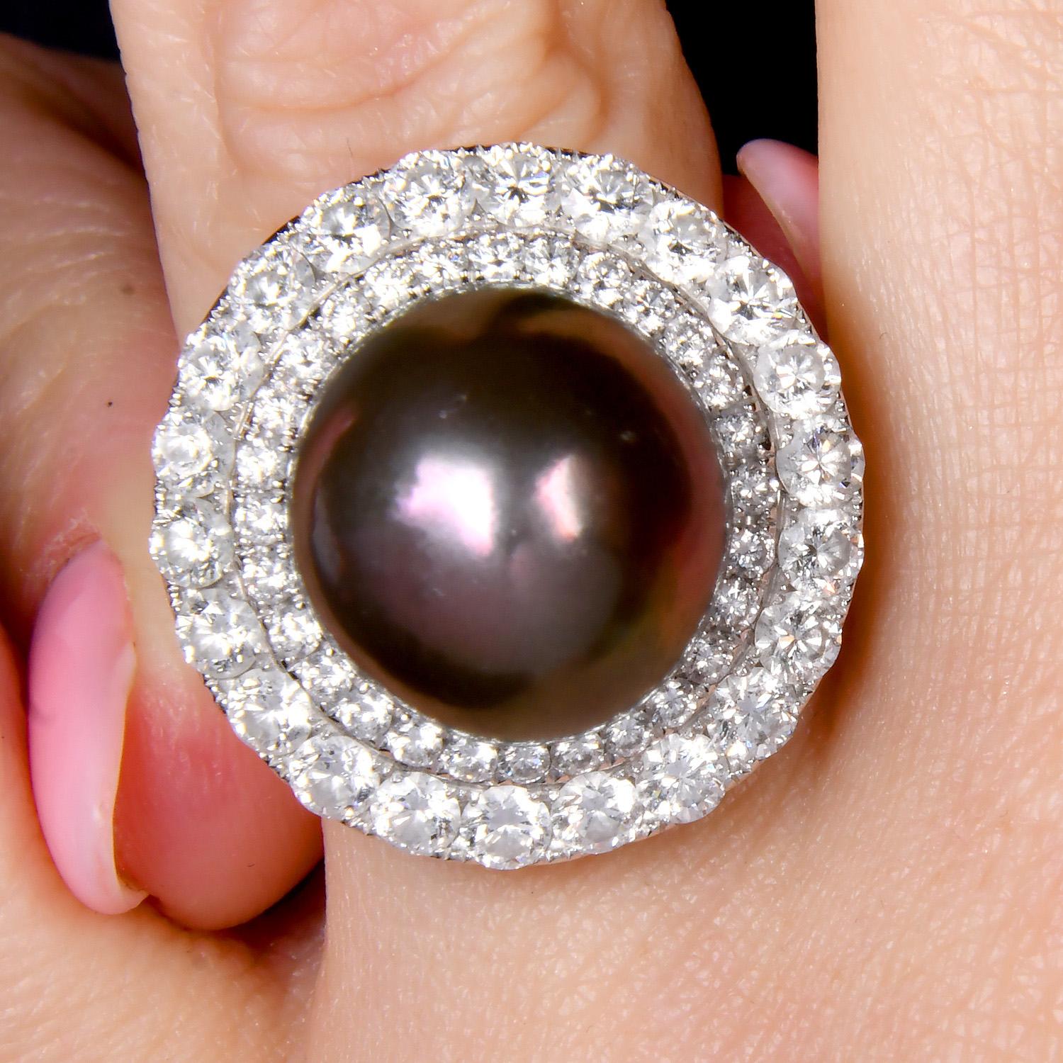 Women's or Men's 1990s 18K White Gold South Sea Pearl 2.82cts Diamond Cocktail Ring For Sale