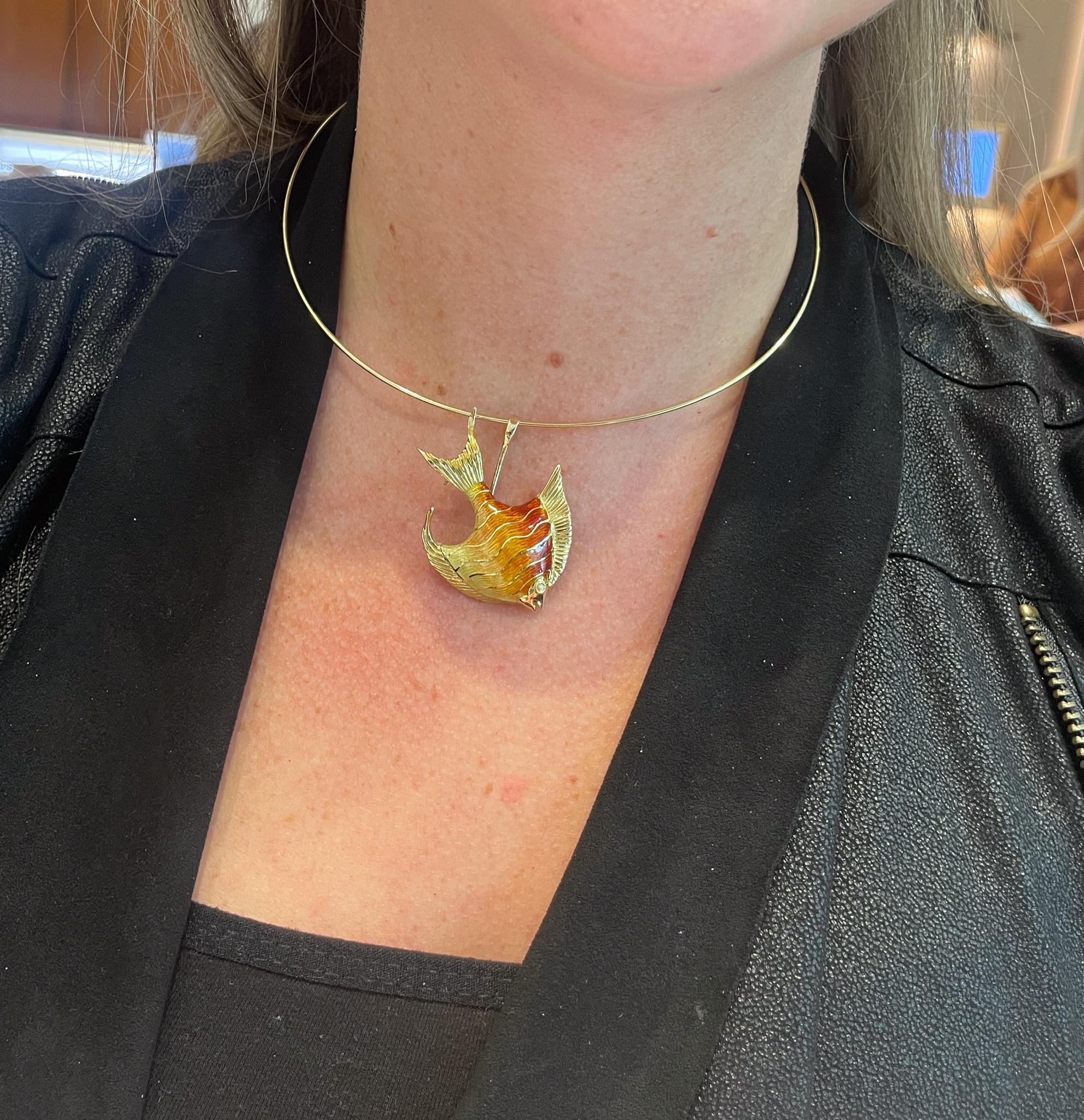 1990s 18k Yellow Gold Orange Enamel Fish Pendant Necklace For Sale 7