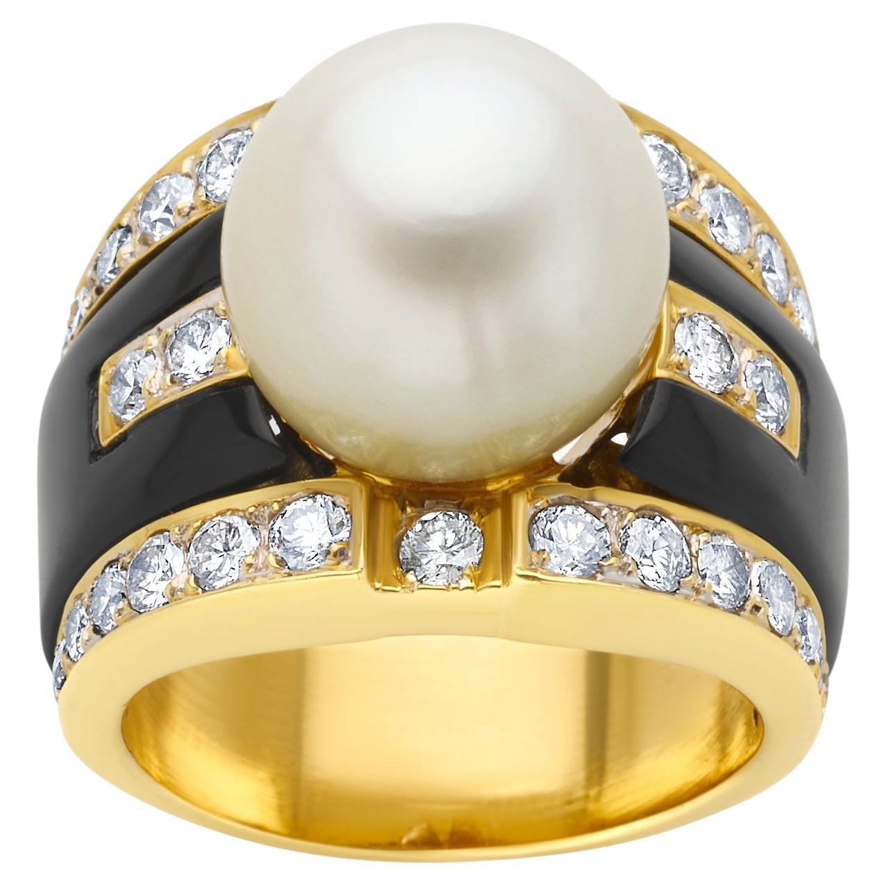 1990s 18k Yellow Gold Pearl & Onyx Ring