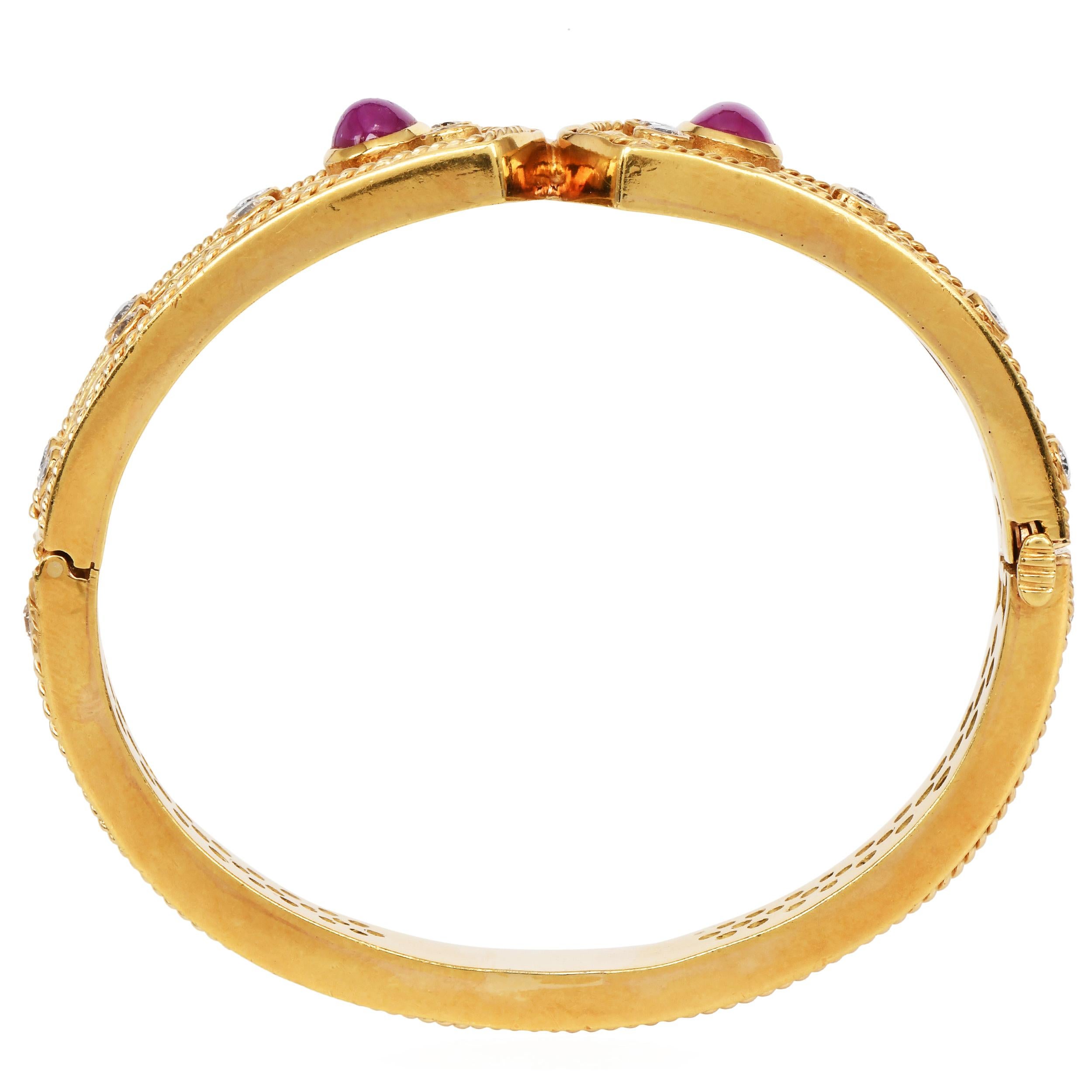 1990's  Bracelet en or jaune 18K avec rubis et diamants Pour femmes en vente