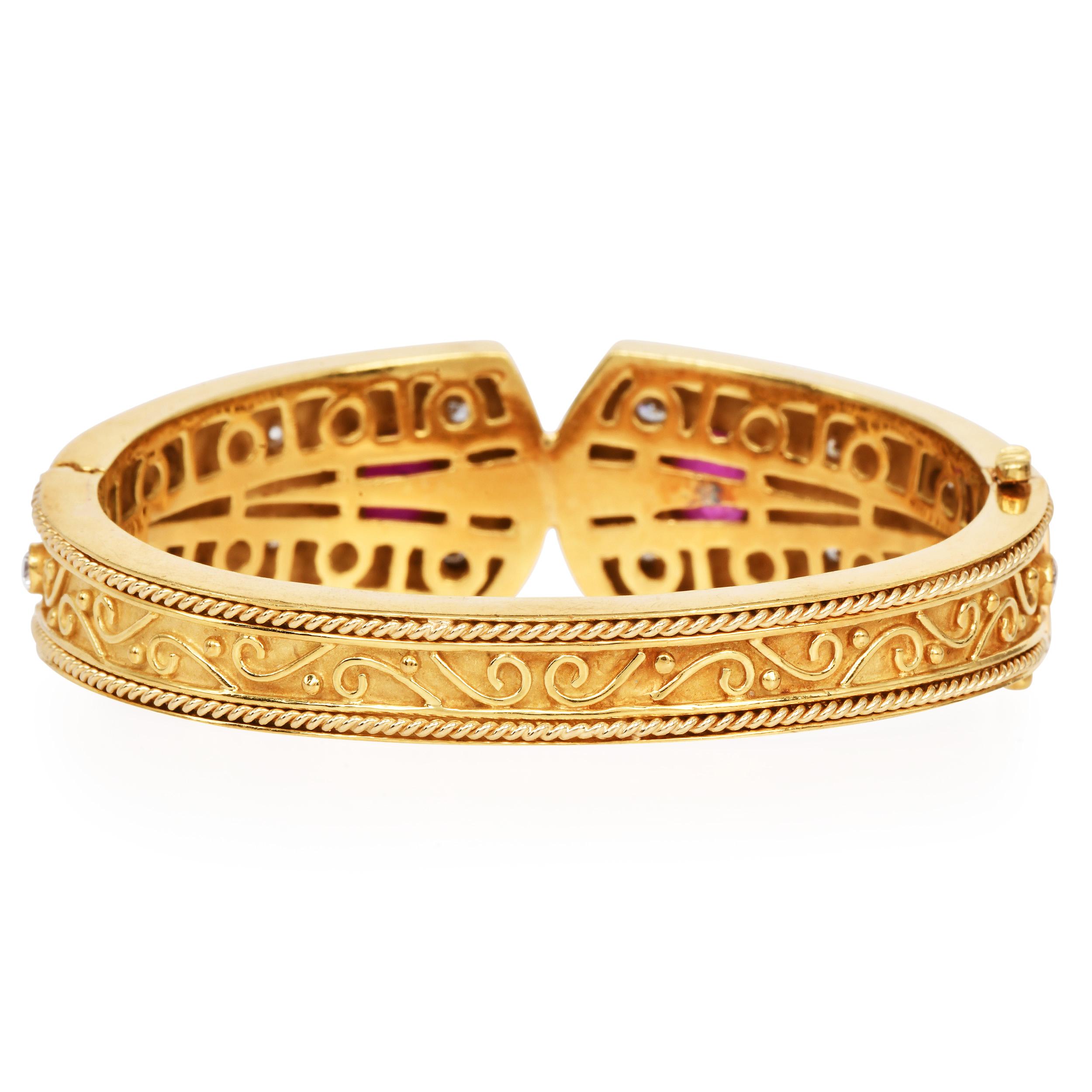 1990's  Bracelet en or jaune 18K avec rubis et diamants en vente 2