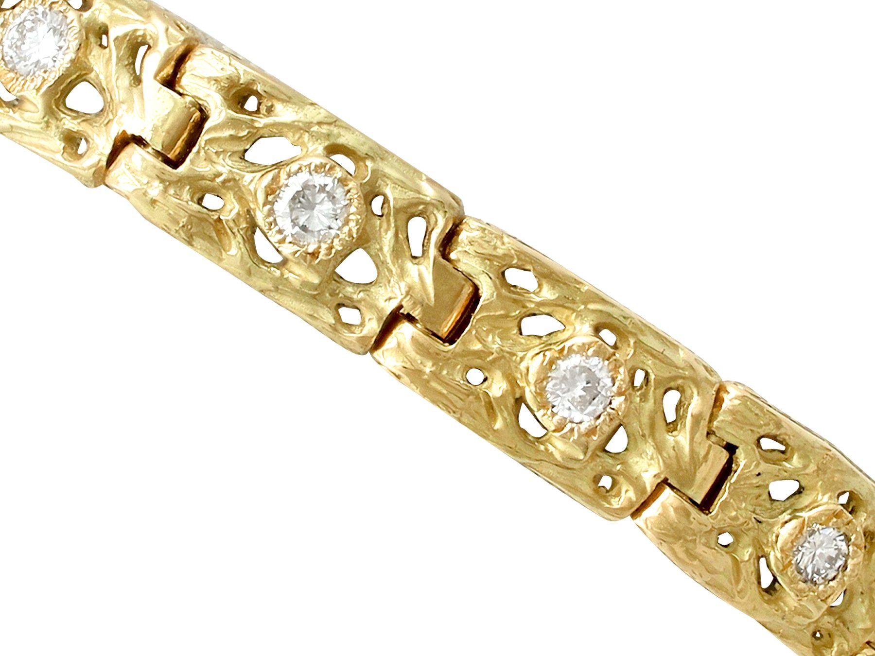 Round Cut 1990s, 2.10 Carat Diamond and Yellow Gold Bracelet